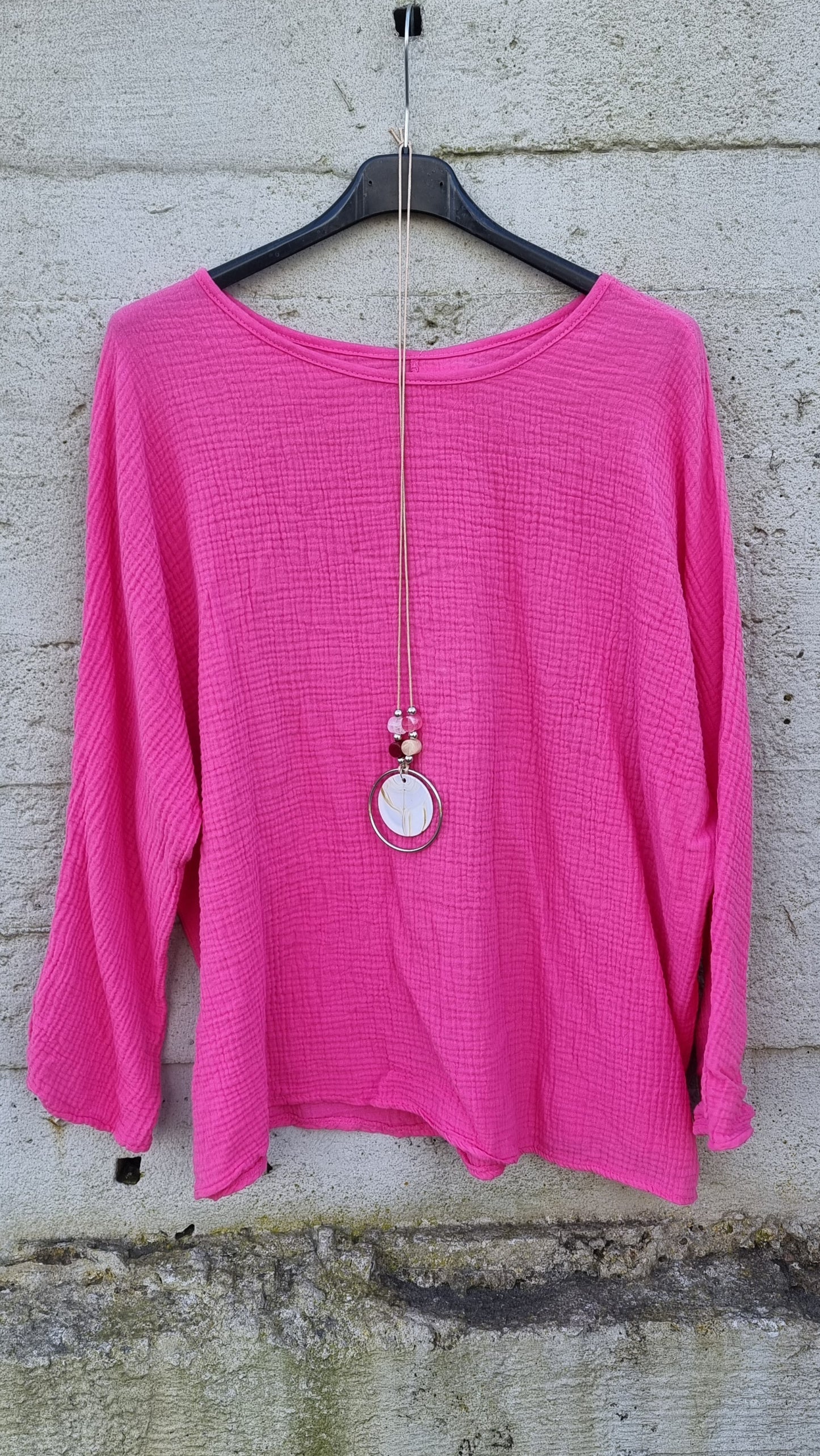 Sabrina basic topp rosa med smykke