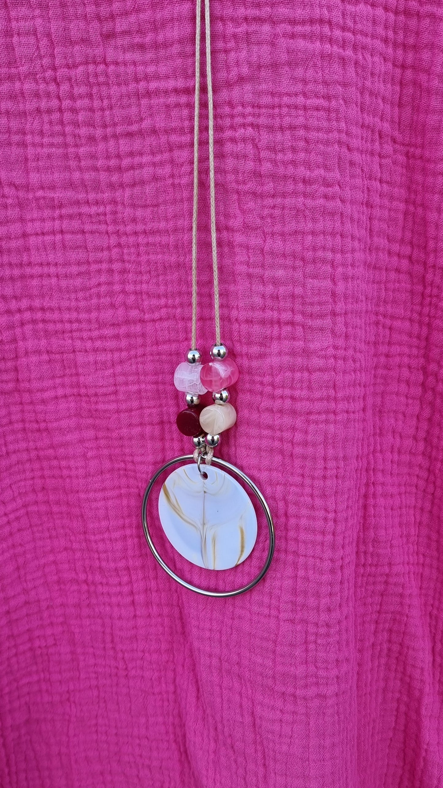 Sabrina basic topp rosa med smykke