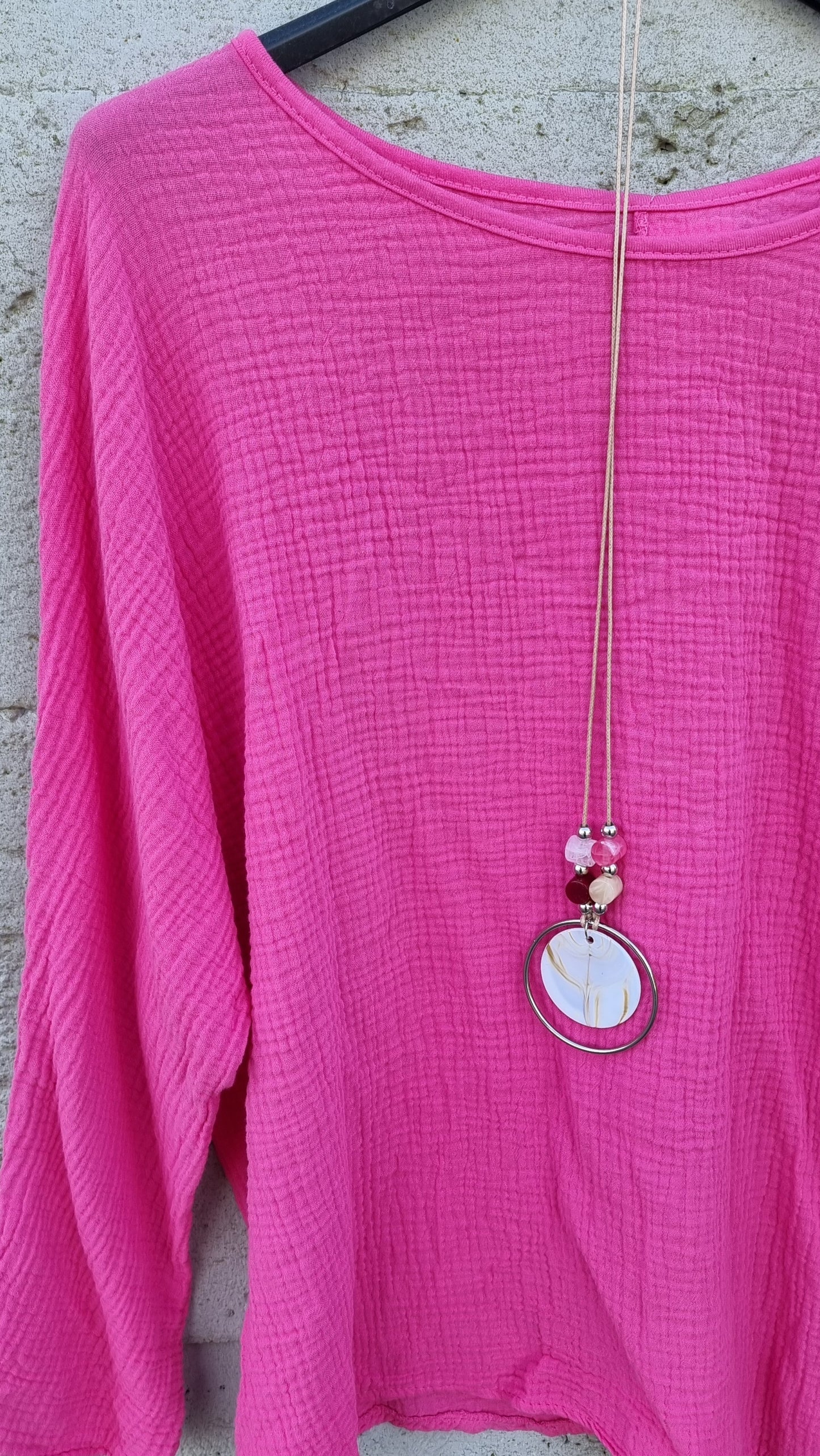 Sabrina basic topp rosa med smykke