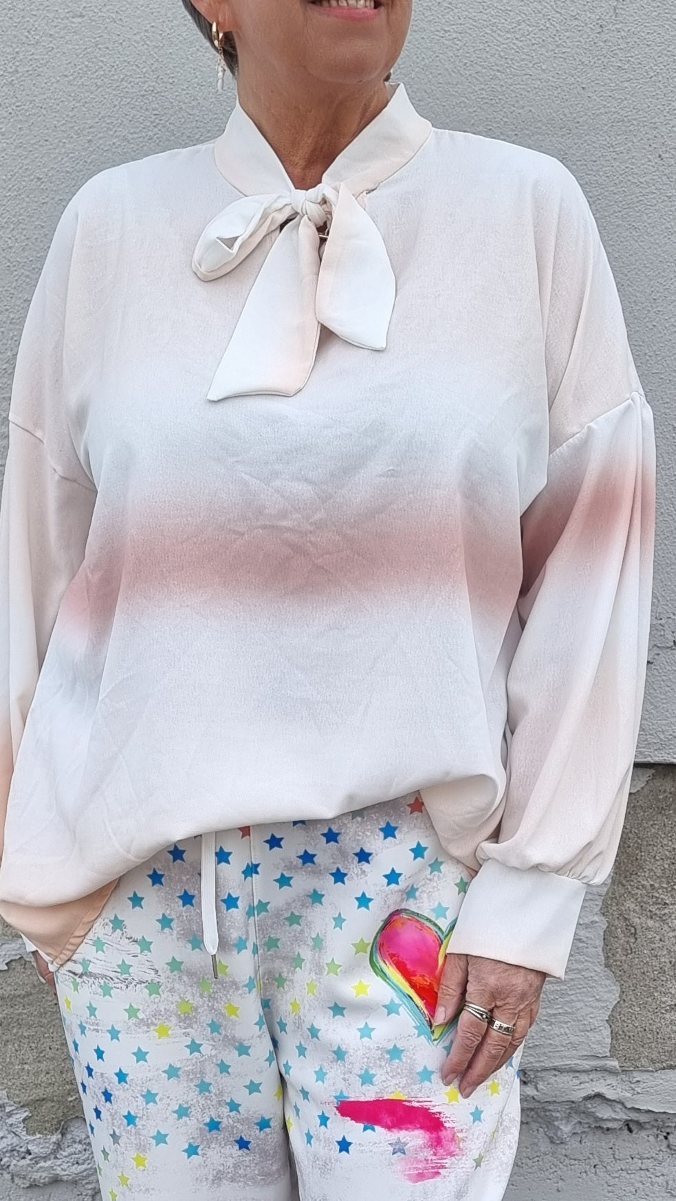 Lise bluse i beige og hvit