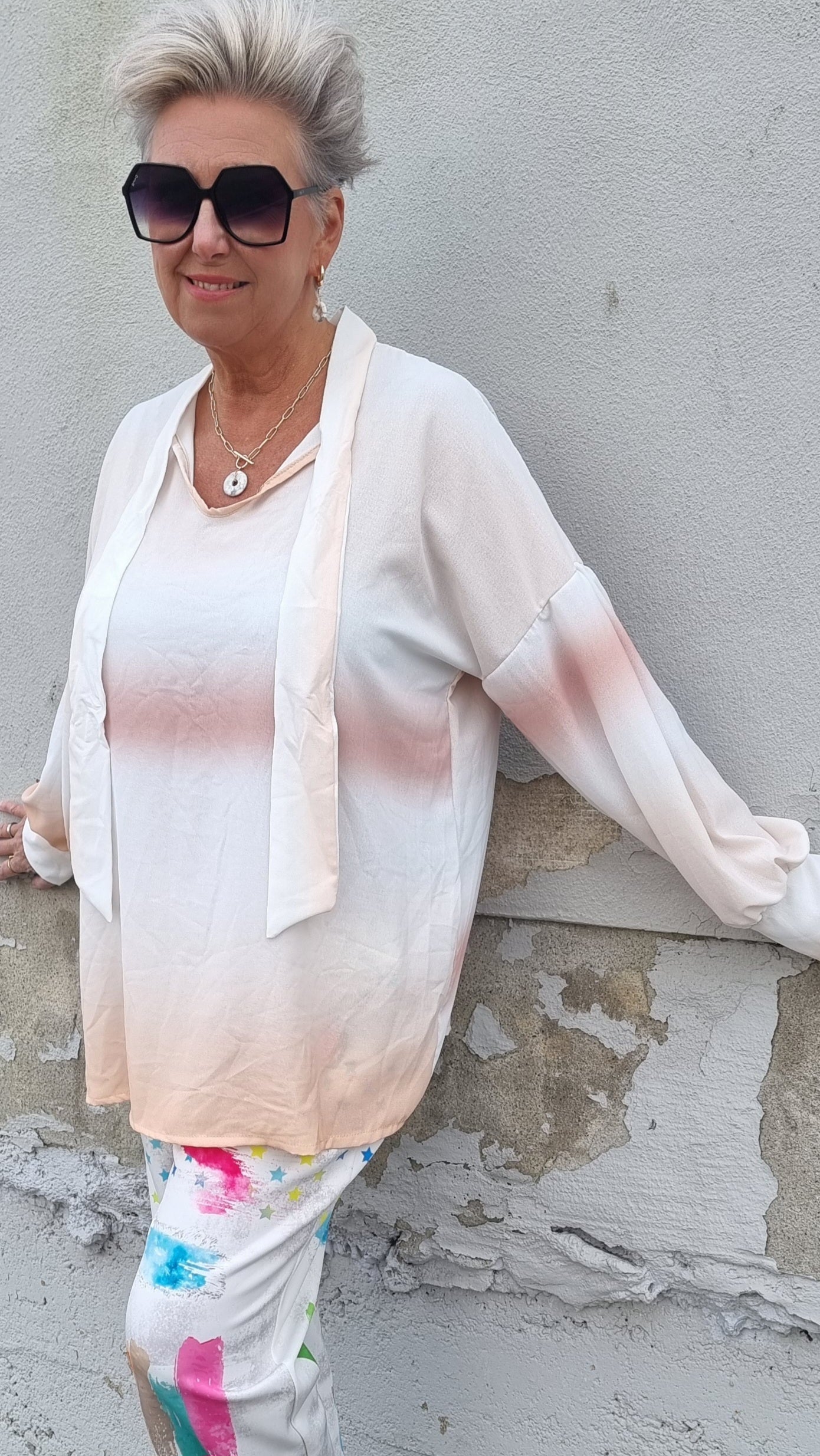Lise bluse i beige og hvit