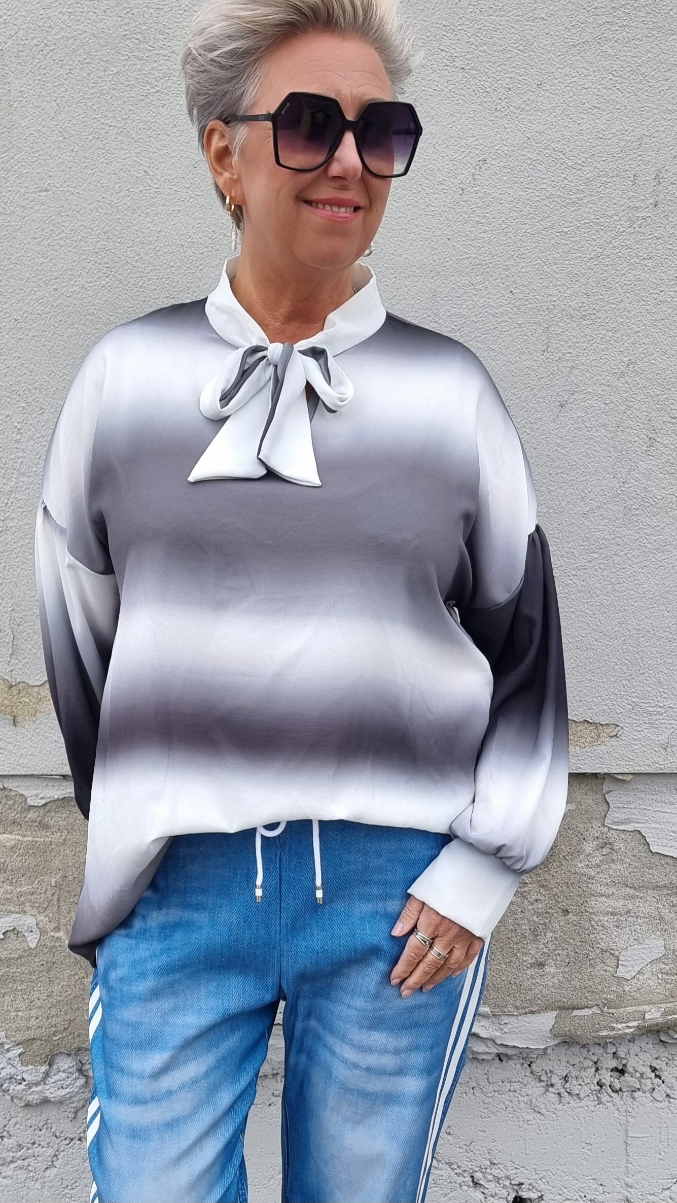 Lise bluse i sort og hvit