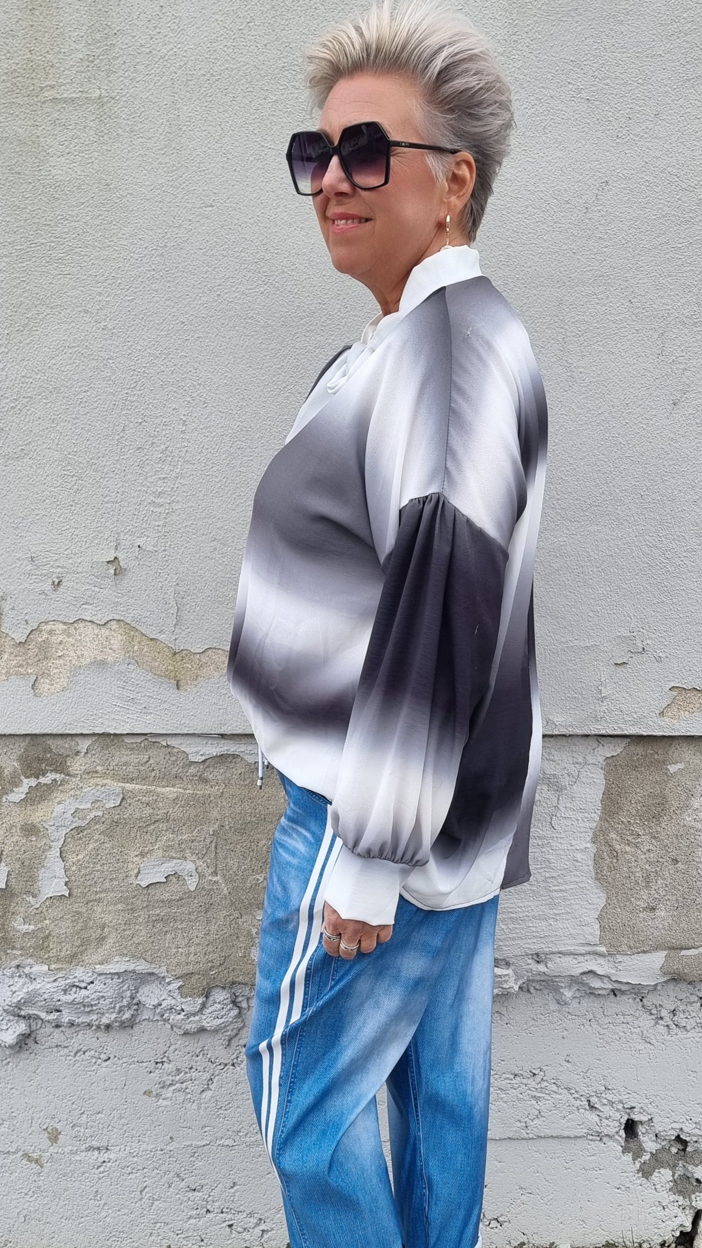 Lise bluse i sort og hvit