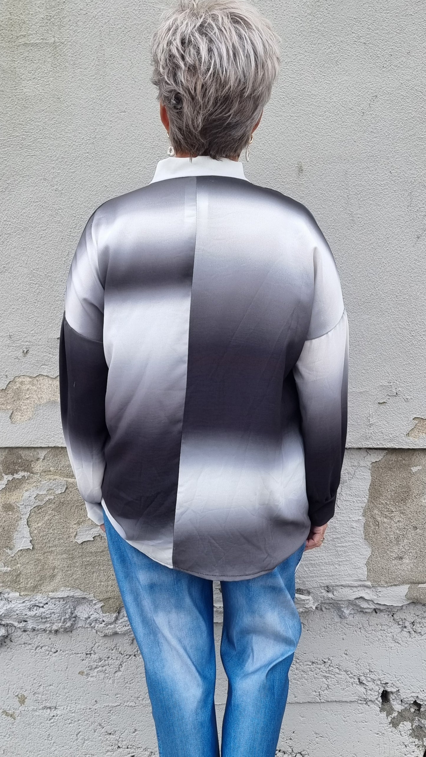 Lise bluse i sort og hvit