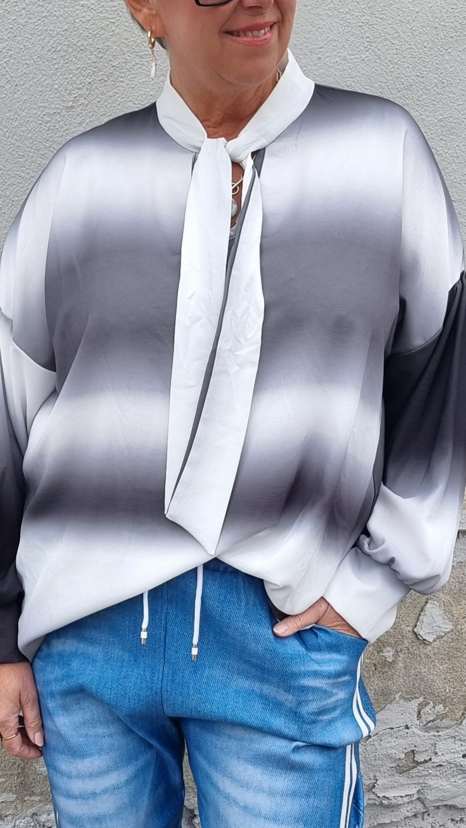 Lise bluse i sort og hvit