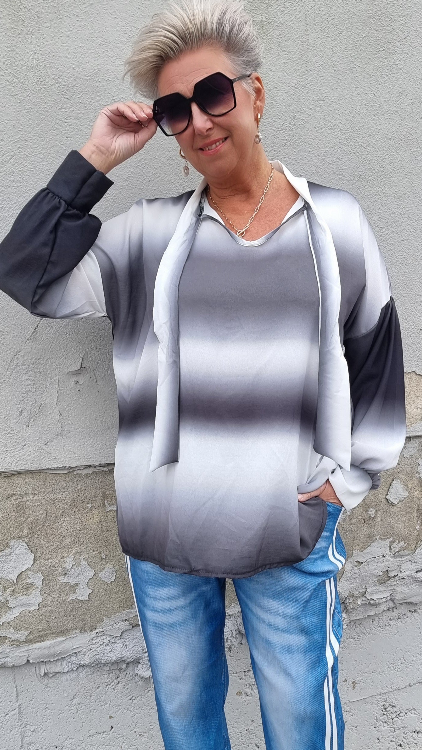 Lise bluse i sort og hvit