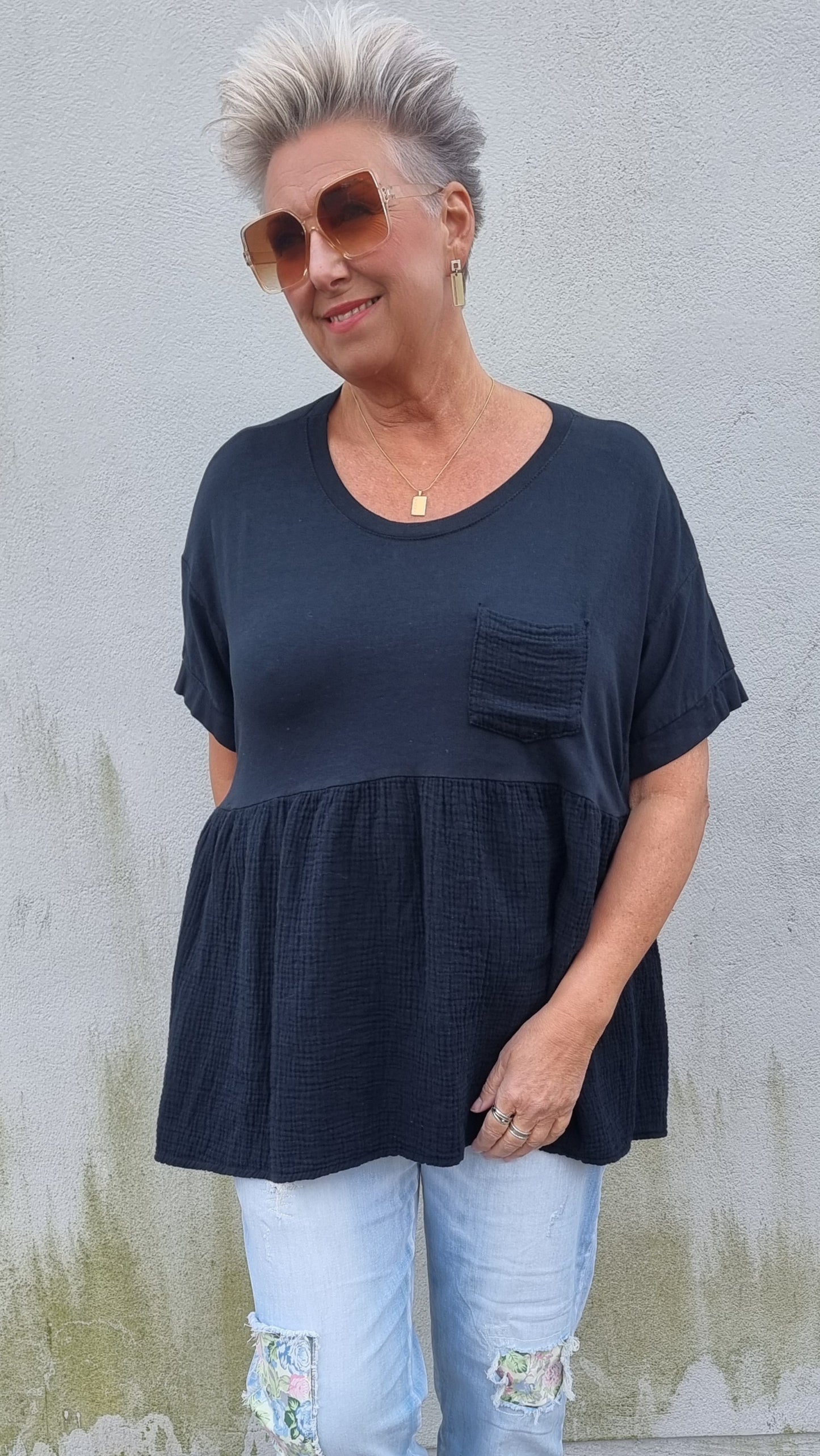 Emilie t-skjorte med lomme sort