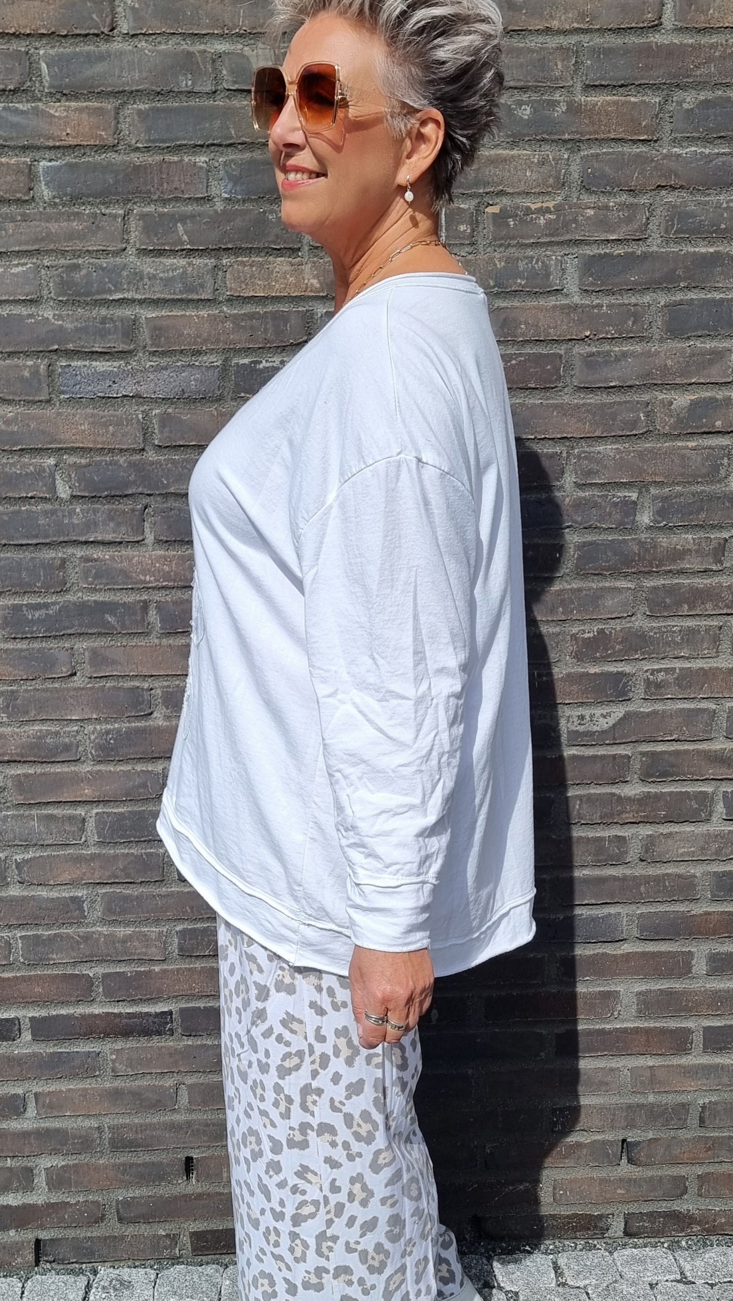 Lise top hvit med blomst