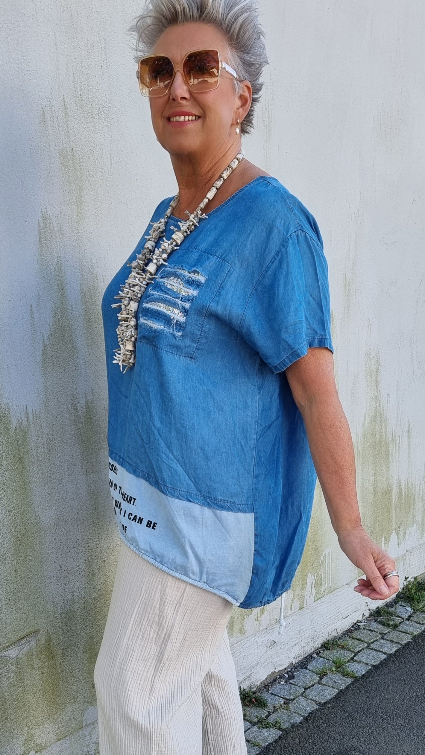 Sarah denim bluse med tekst