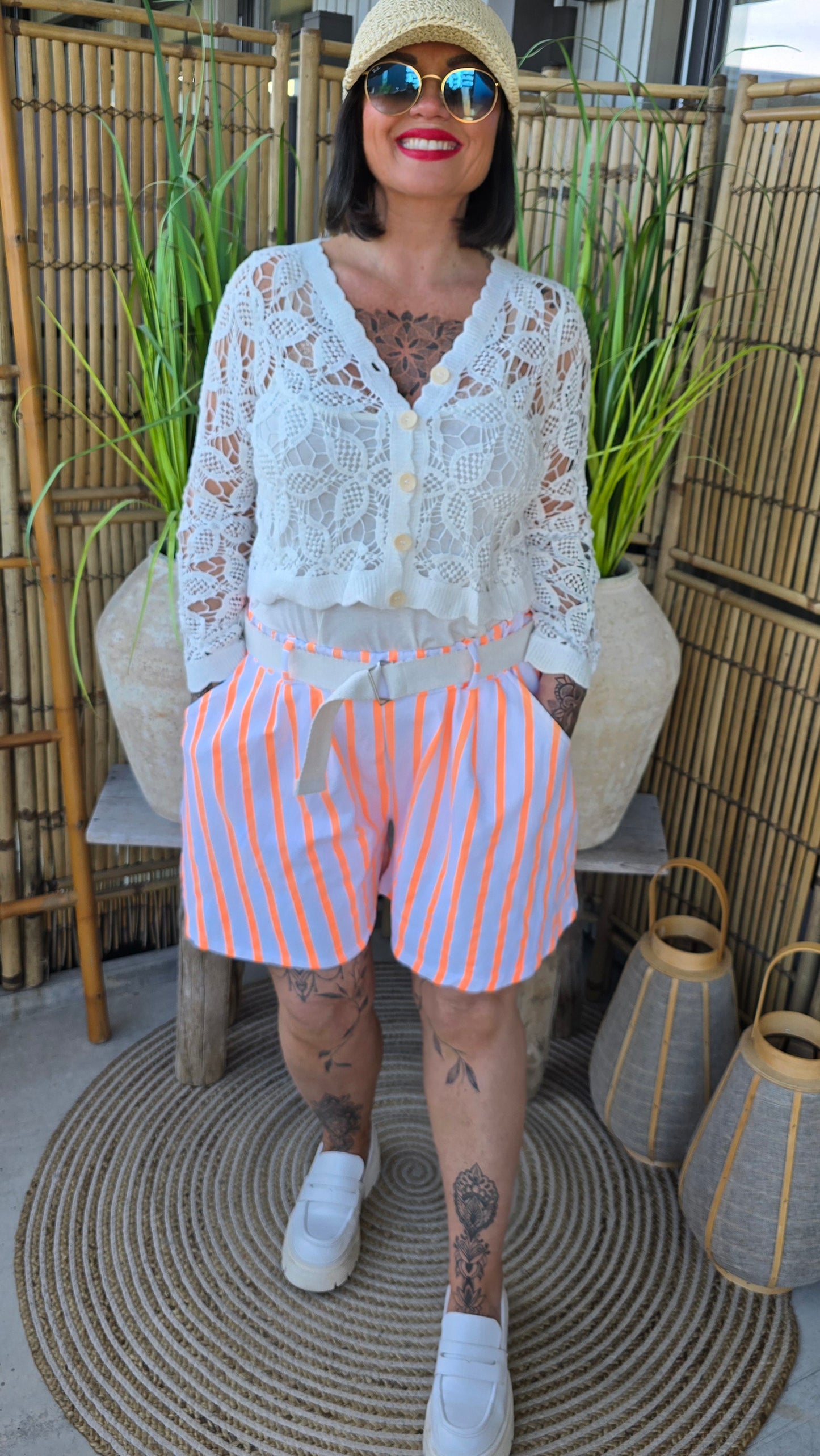 Haley shorts med striper i orange