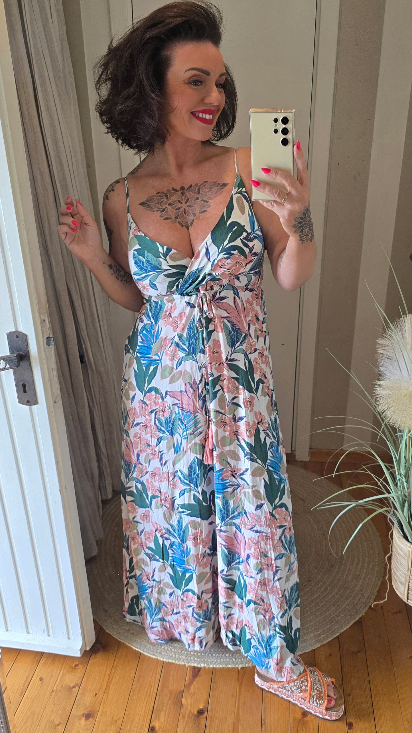 Sofie kjole hvit med blomster