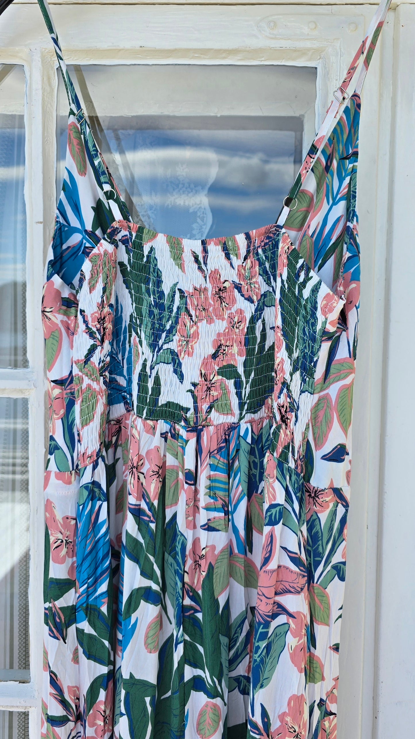 Sofie kjole hvit med blomster