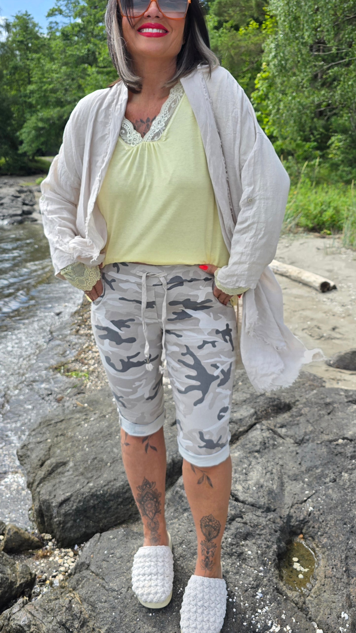 Camo shorts beige