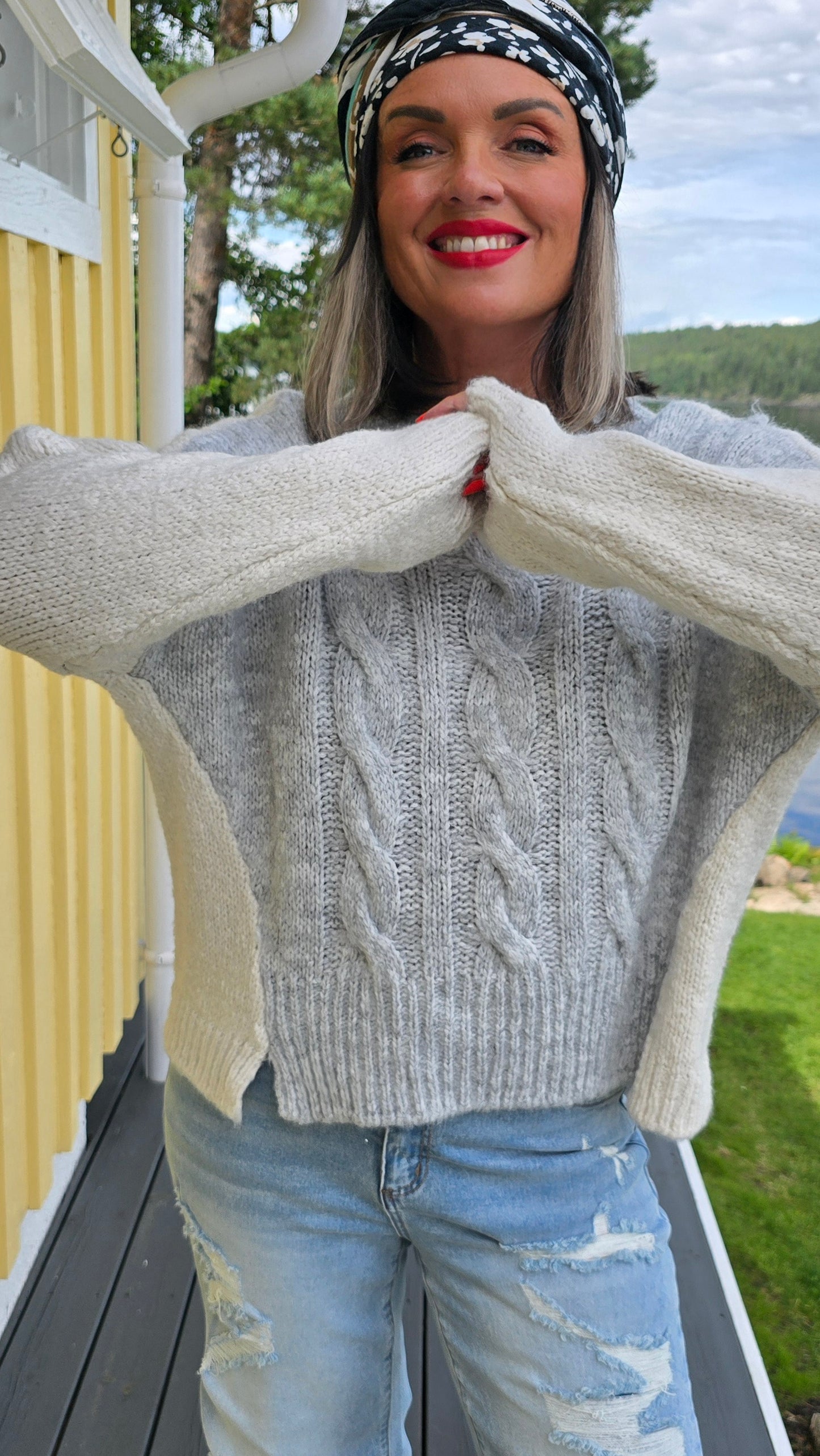 Magda strikket genser beige og grå