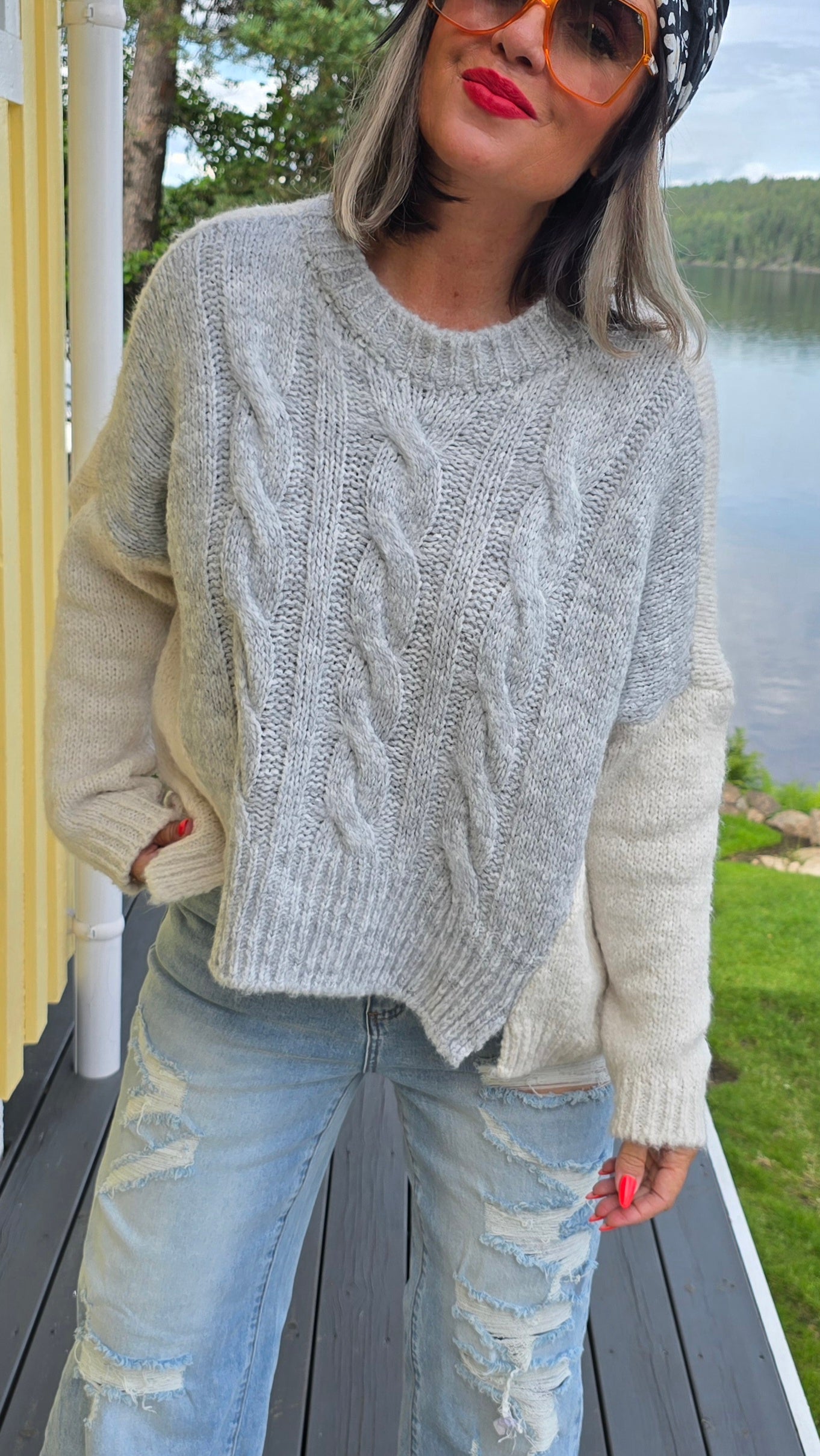 Magda strikket genser beige og grå