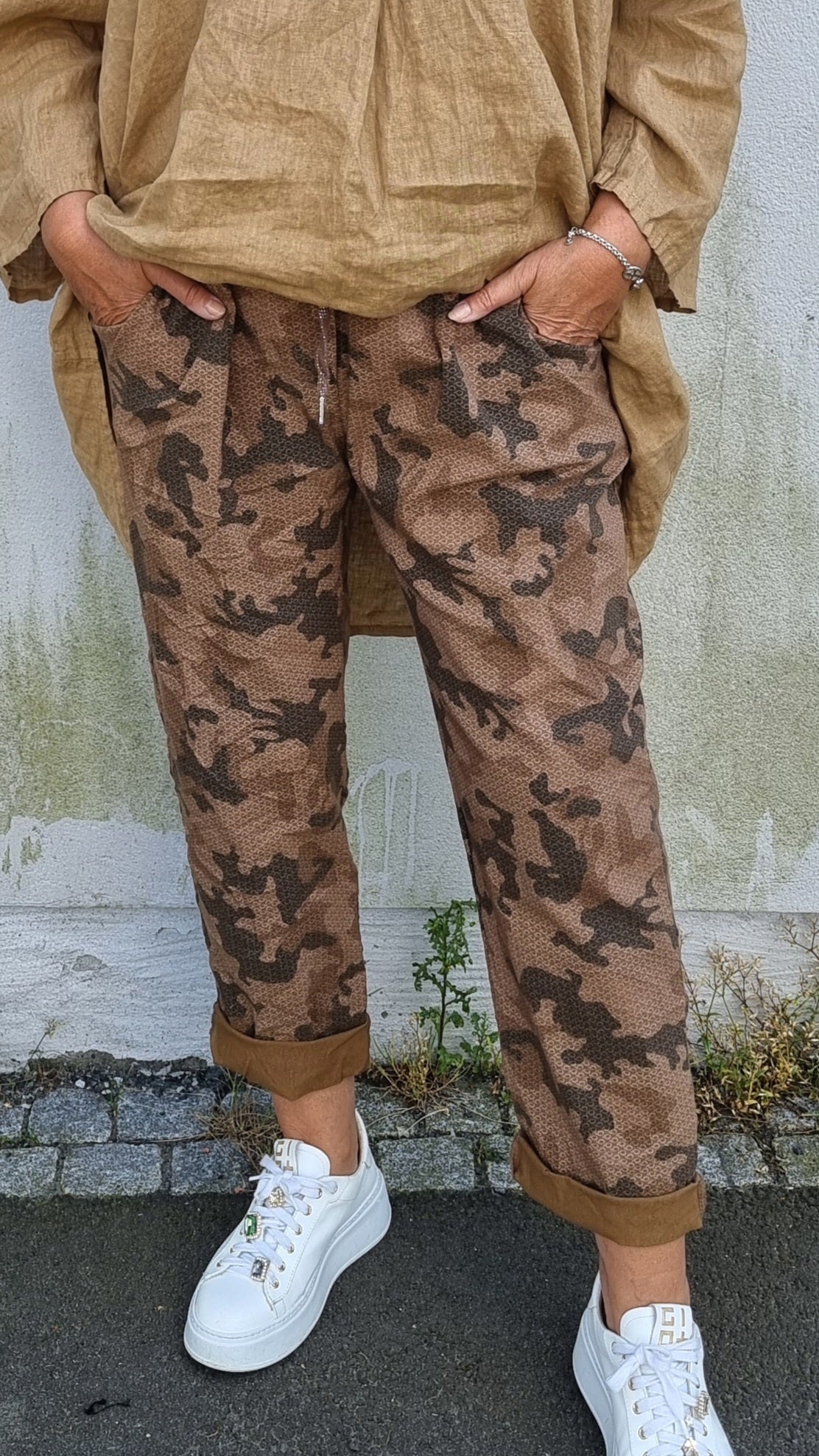 Sofia camo bukse camel