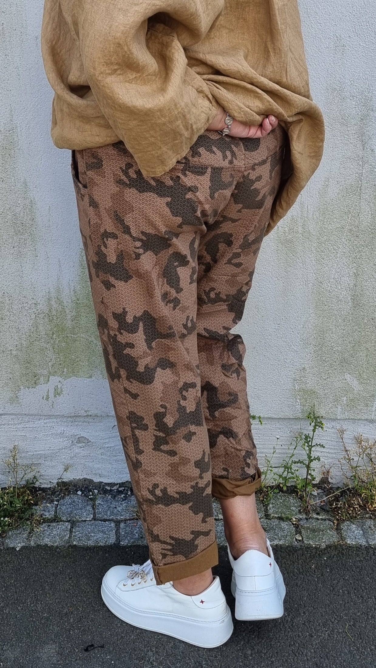 Sofia camo bukse camel