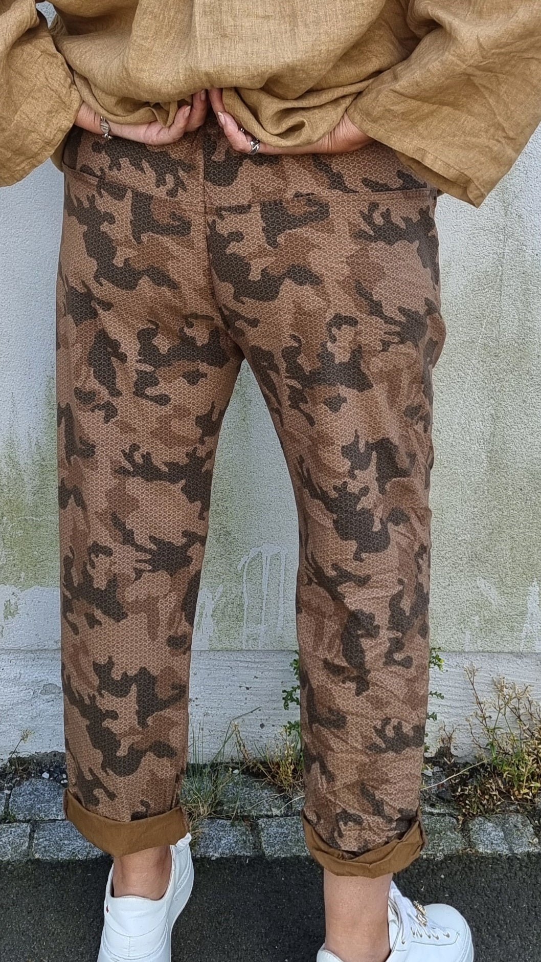 Sofia camo bukse camel