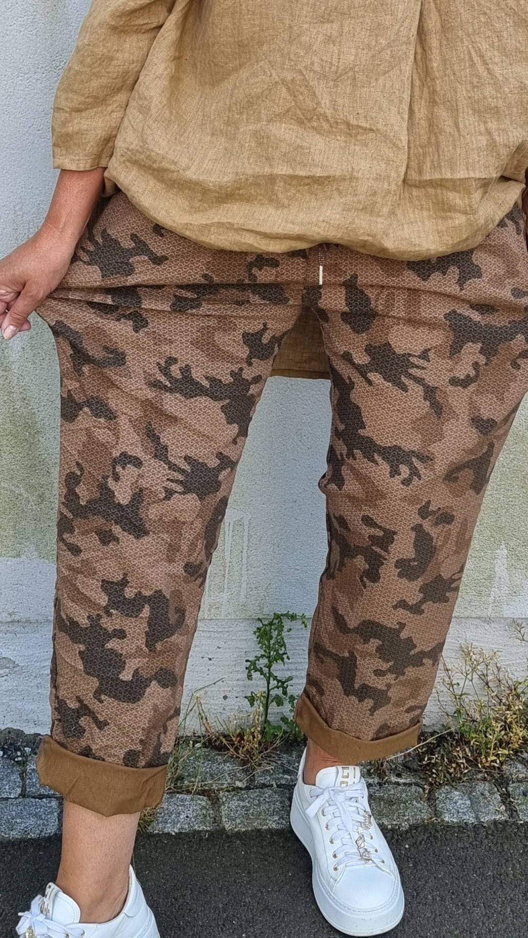 Sofia camo bukse camel