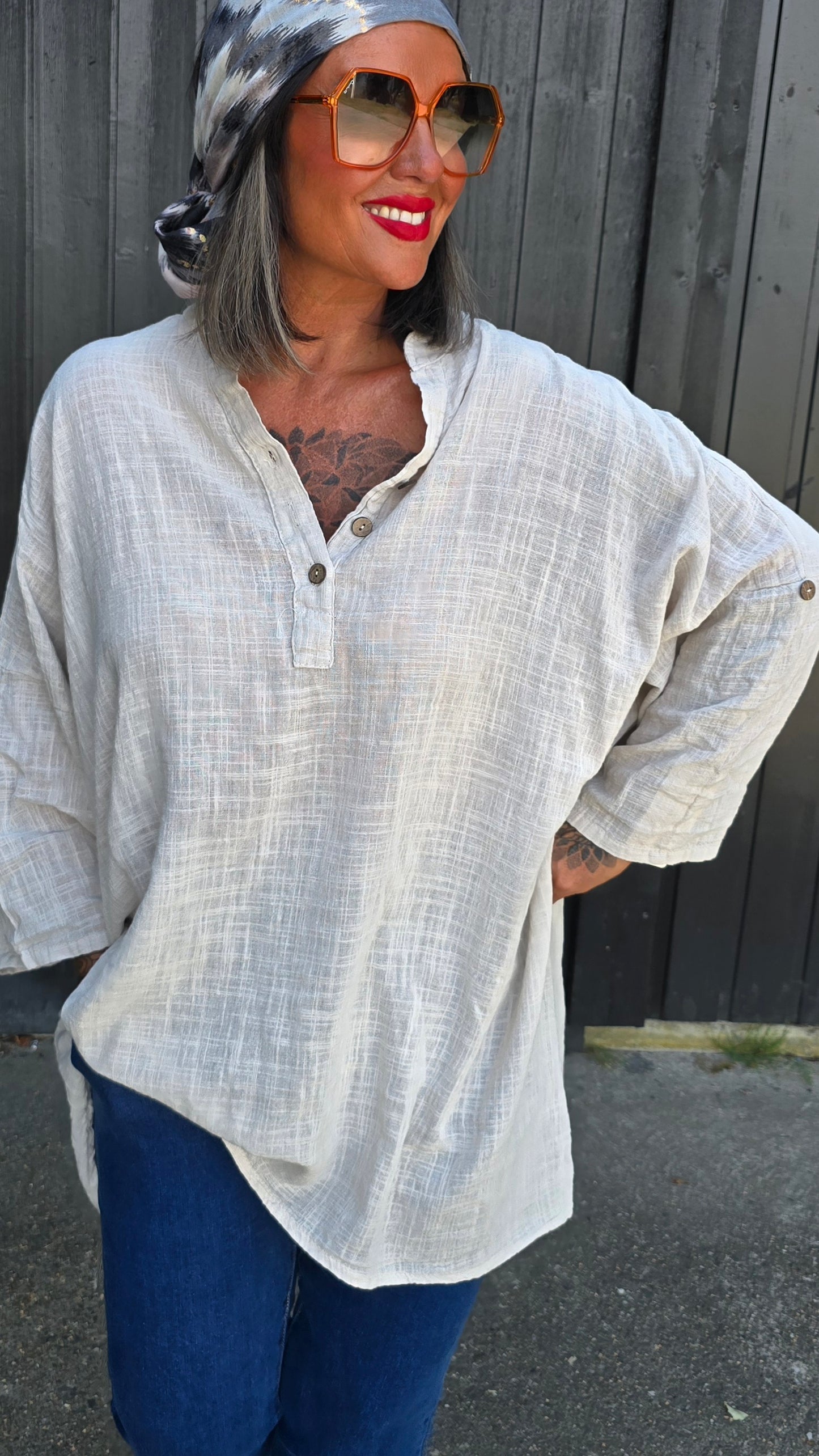 Sussie beige bluse med knapper