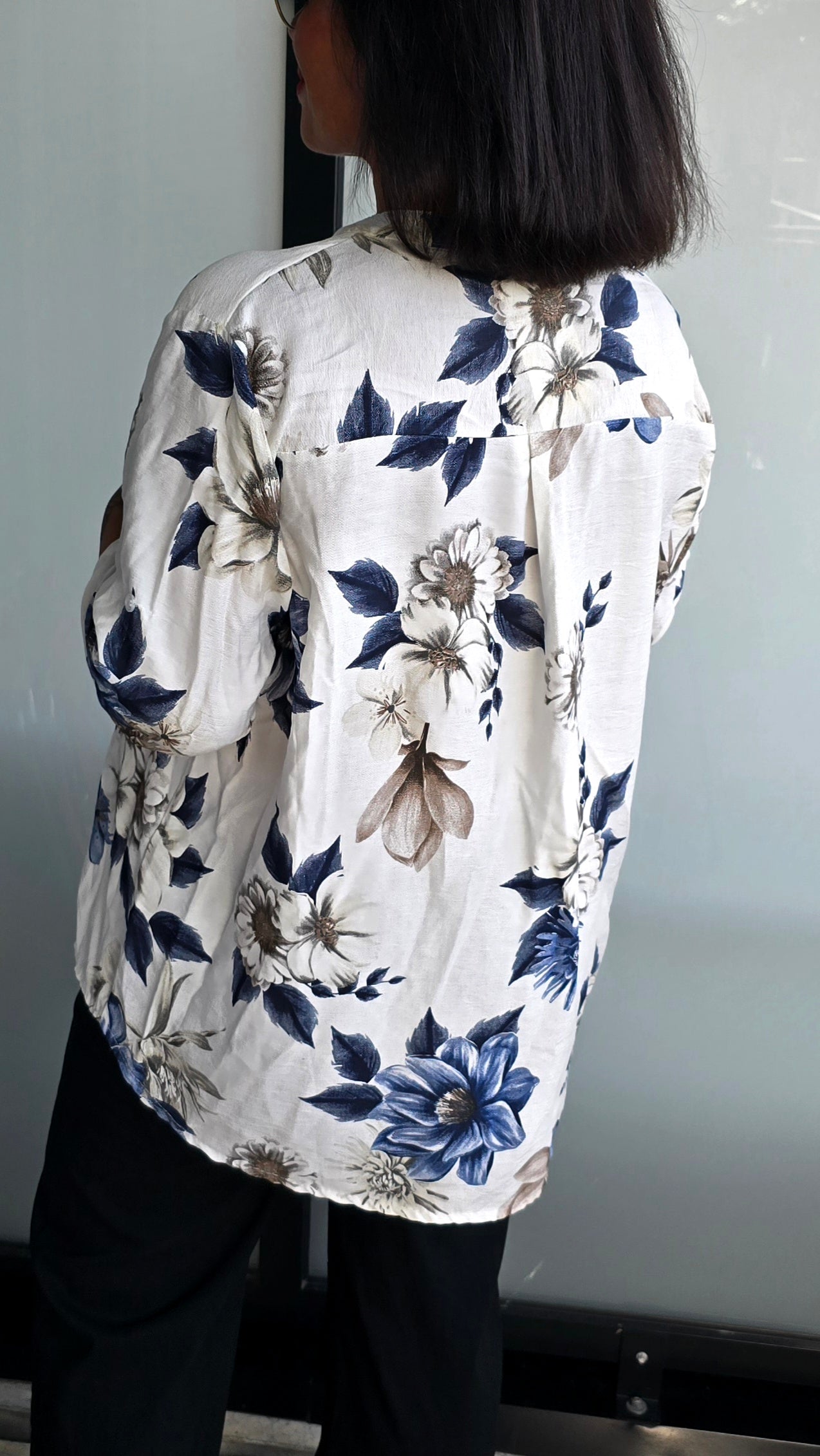 Kitty bluse med blå blomster