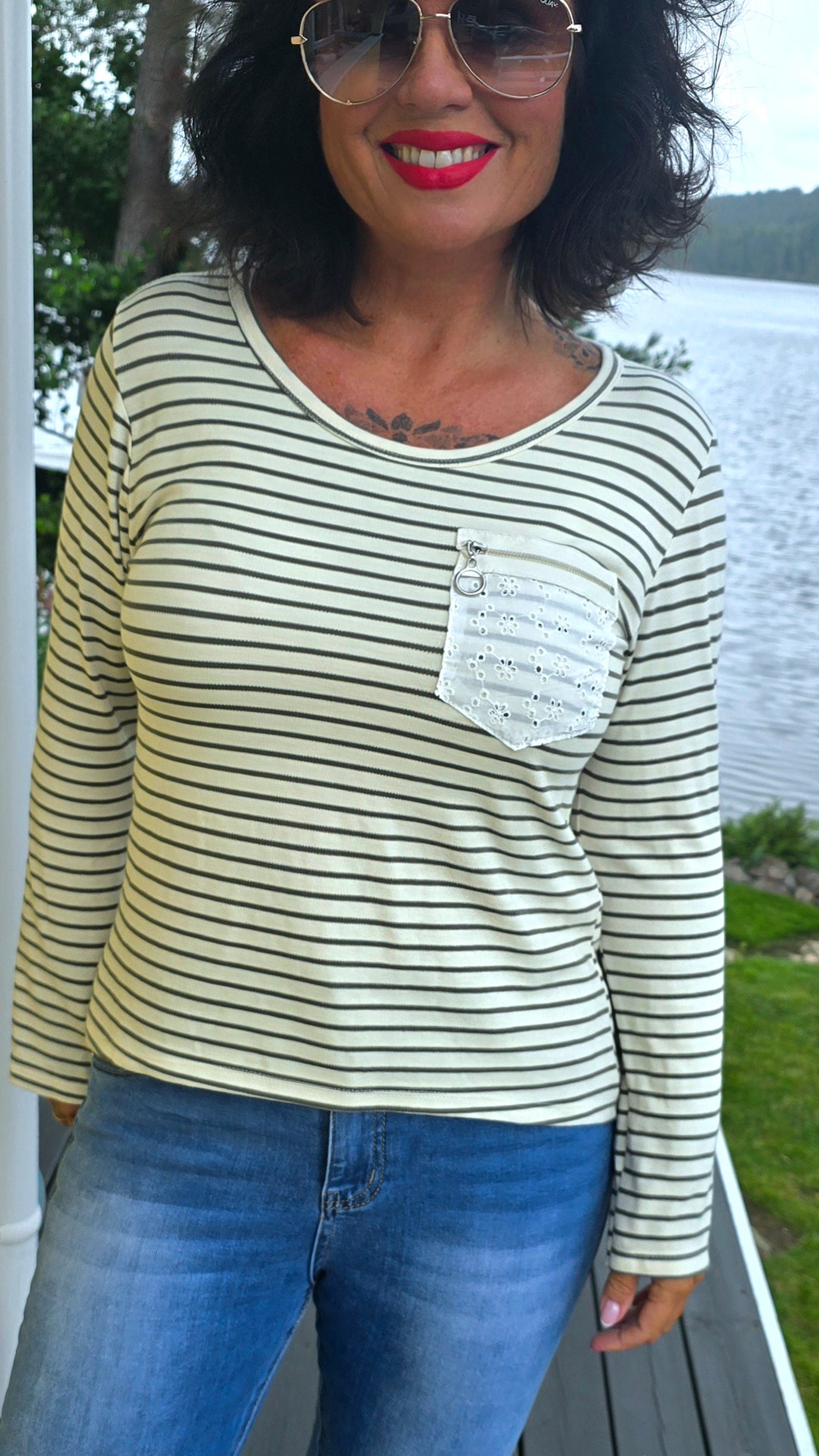 Josefin topp med striper i kaki