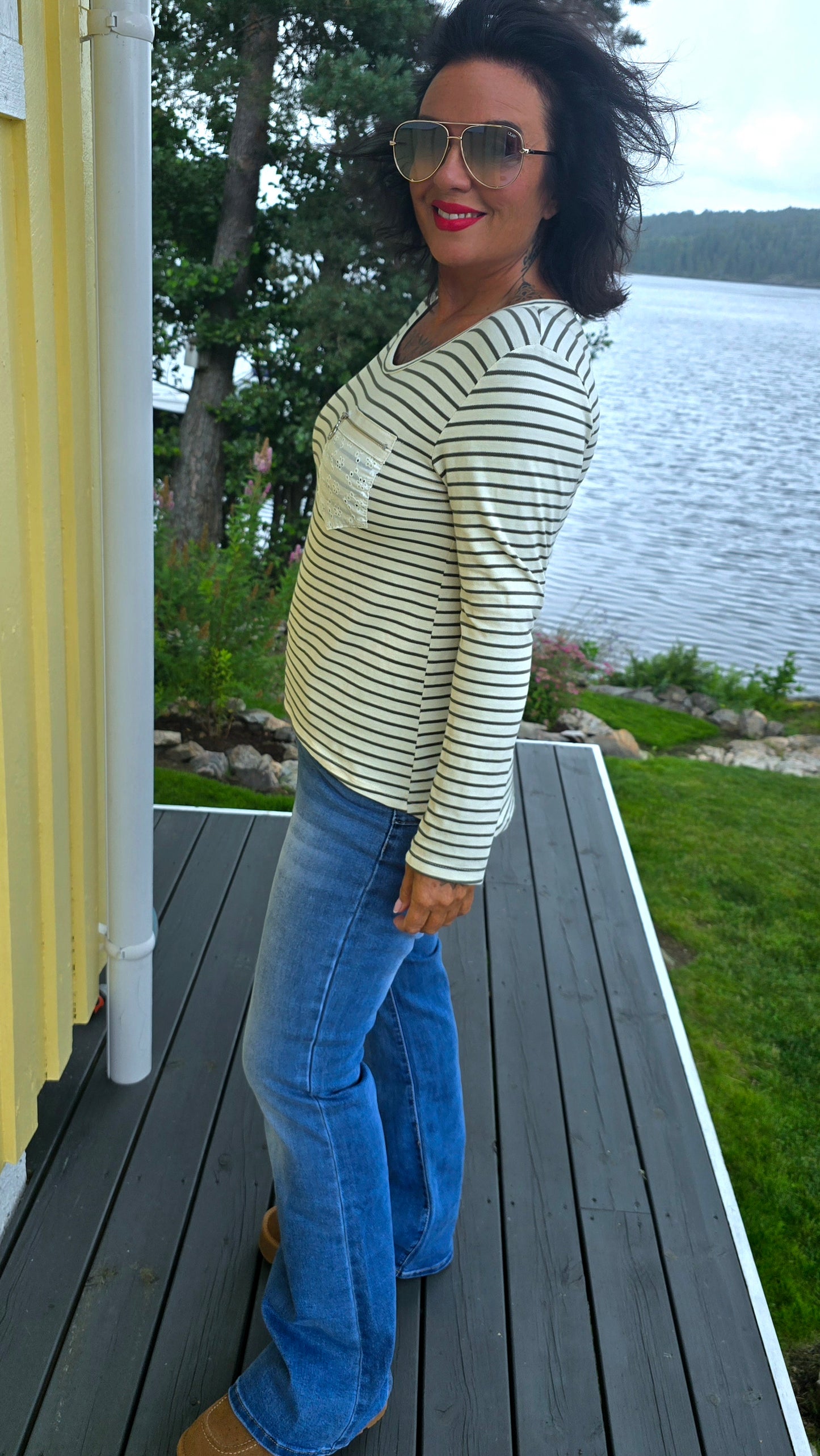 Josefin topp med striper i kaki