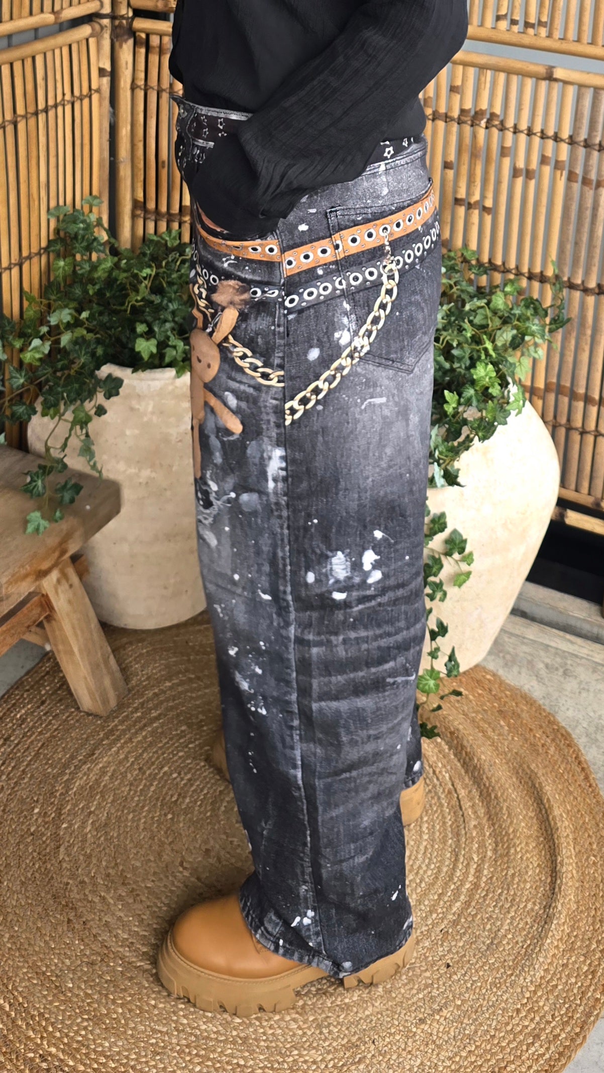 Katja jeans med trykk gråsvart