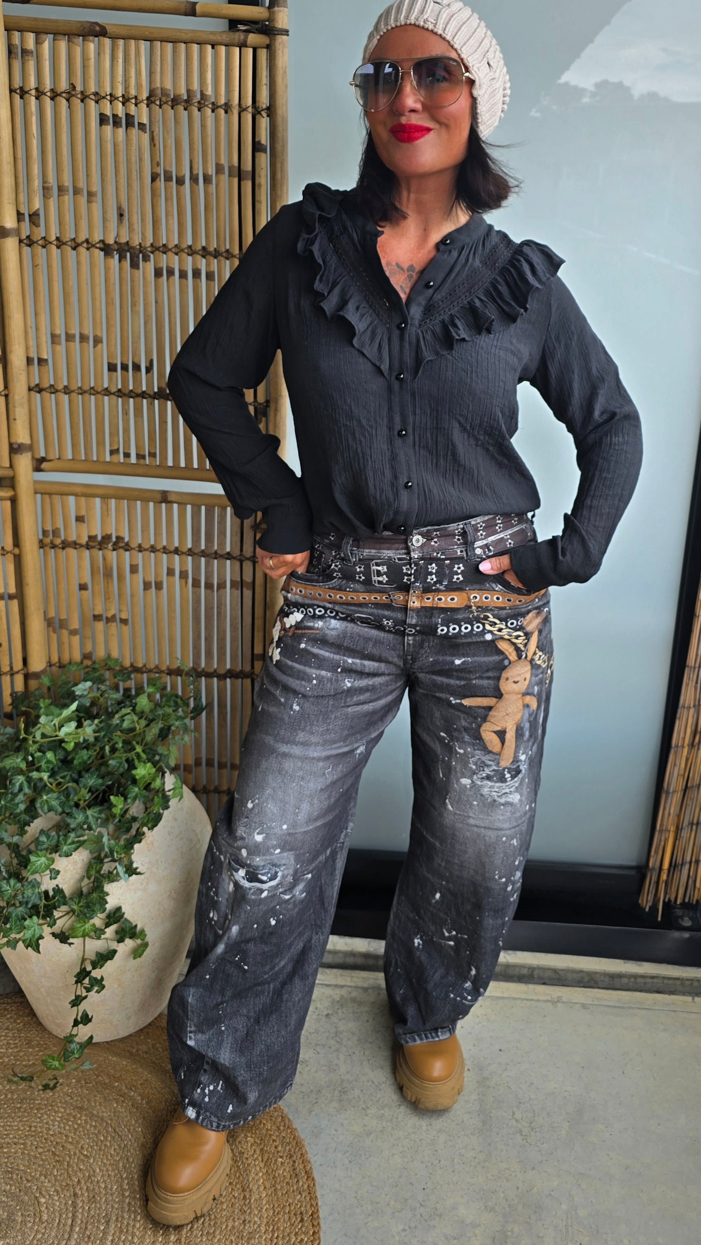 Katja jeans med trykk gråsvart