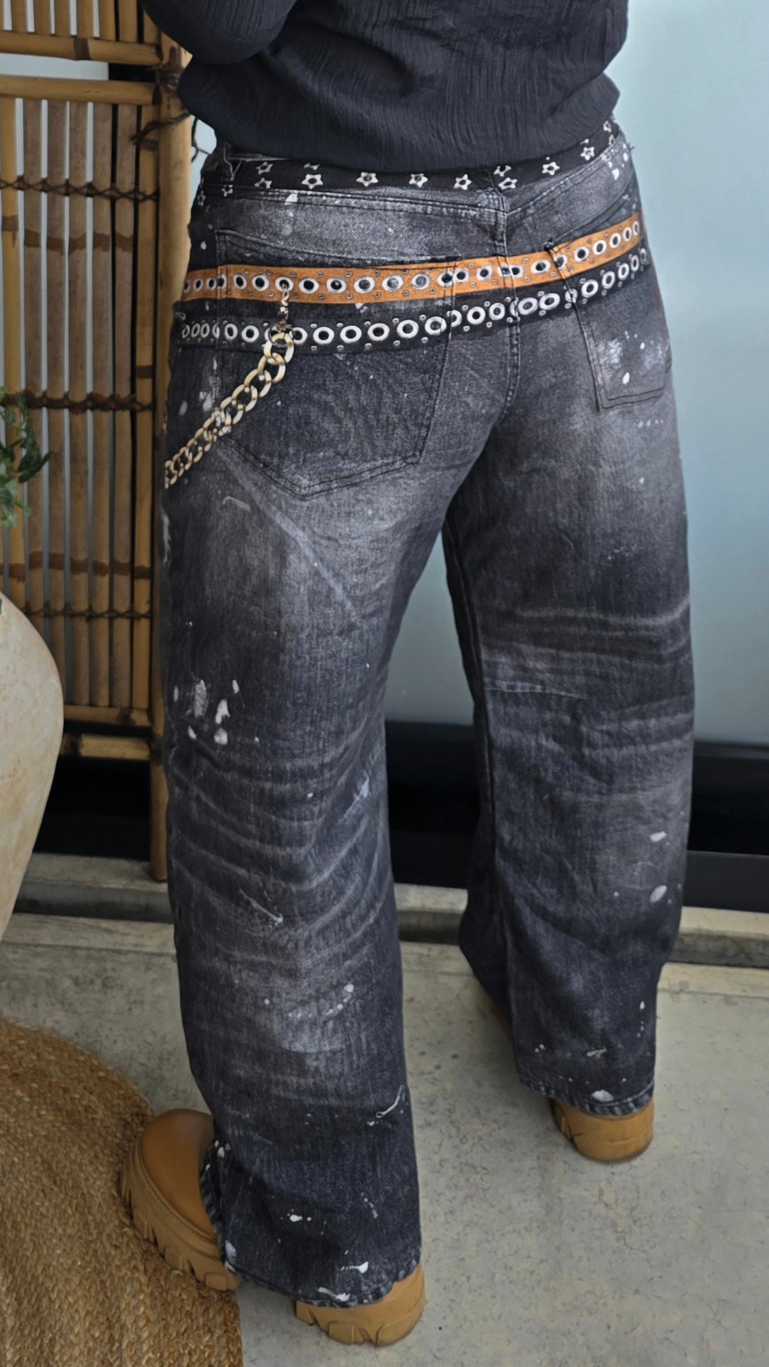 Katja jeans med trykk gråsvart