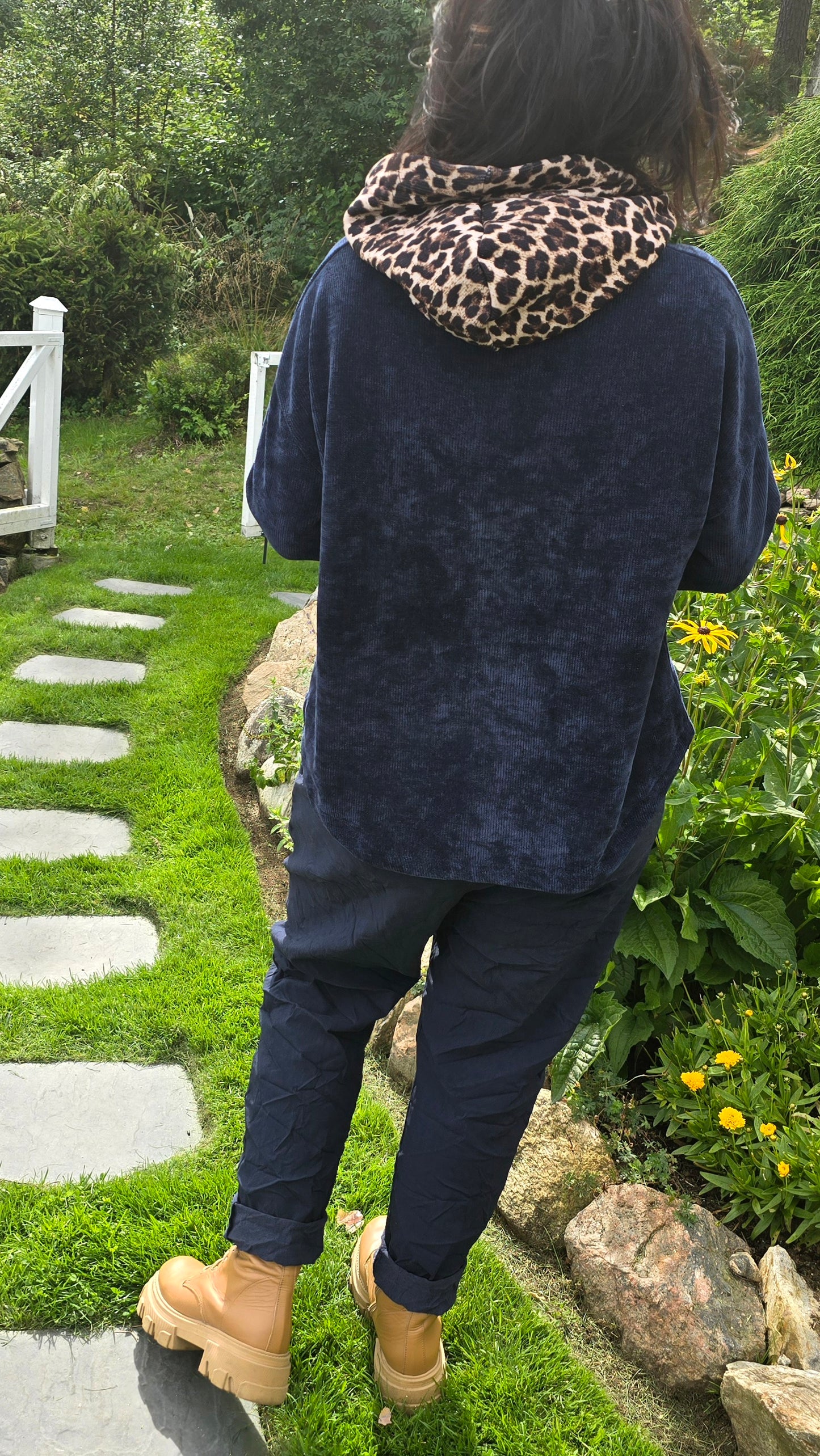 Sally hette genser med leo navy
