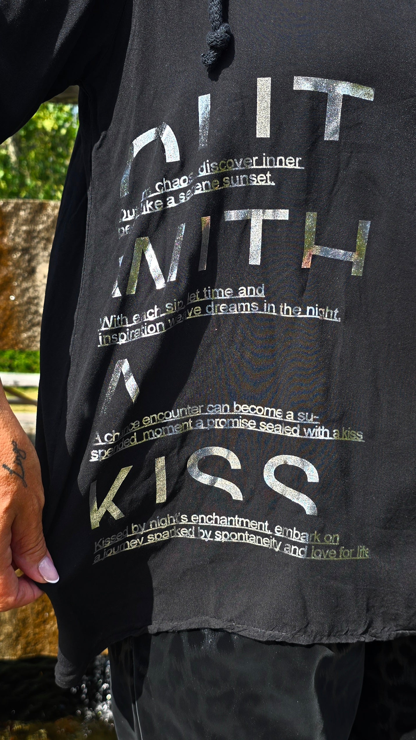 Kiss hette topp svart
