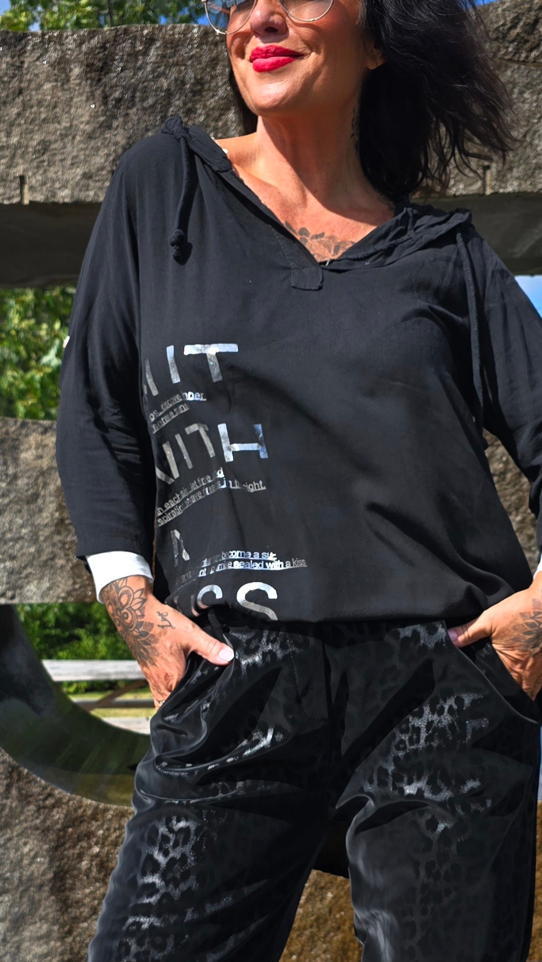 Kiss hette topp svart