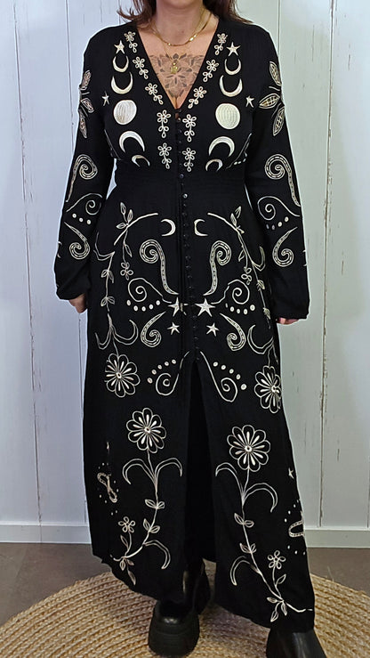 Selma brodert kjole svart