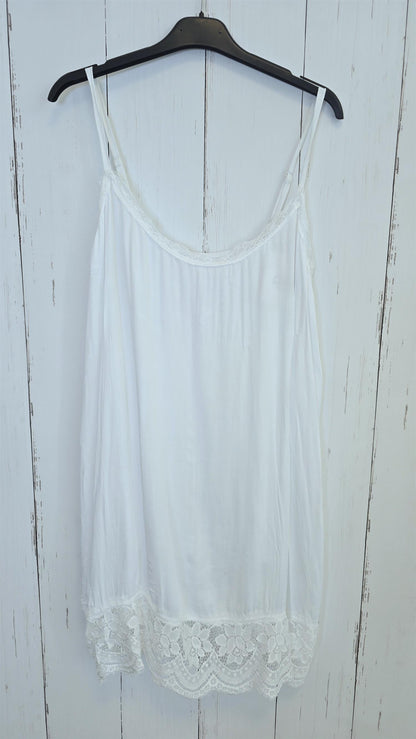 Evelina Singlet med blonder hvit