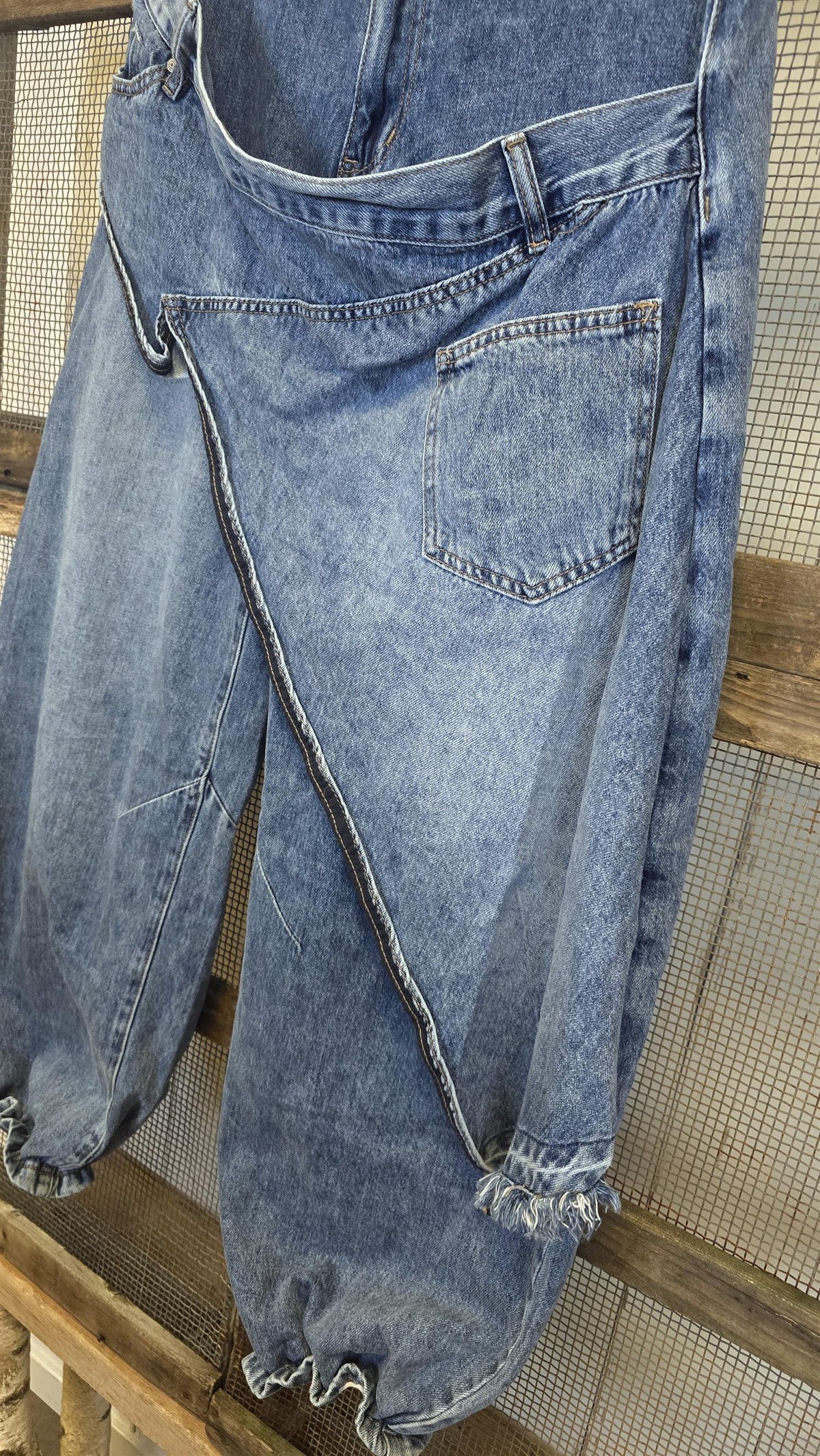 Yara baggy jeans med omslagsdetalj