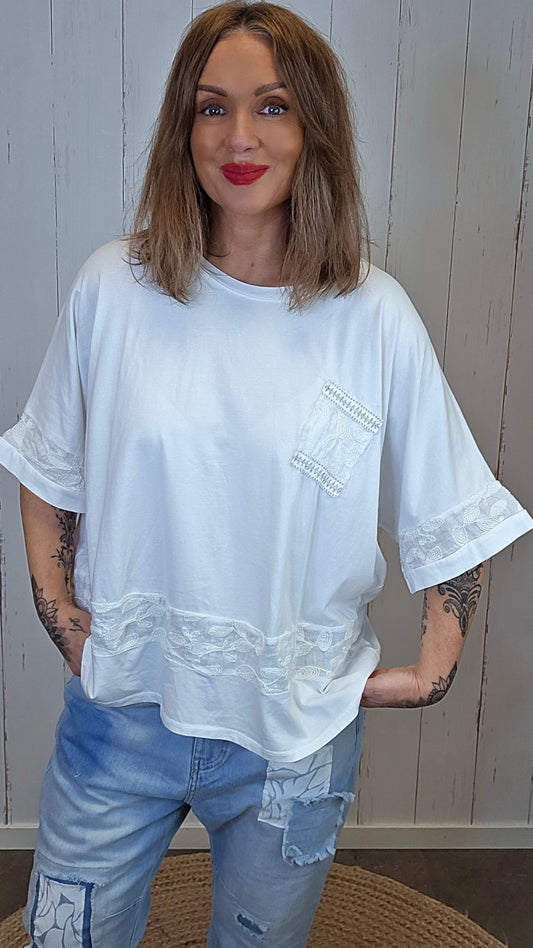 Mia topp med blondedetaljer Hvit