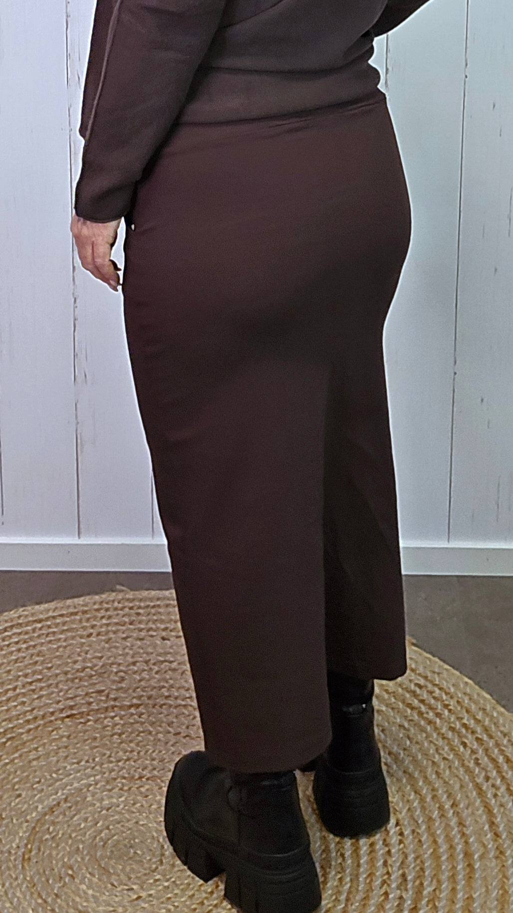 Brunt bomullsskjørt med splitt og knytebånd