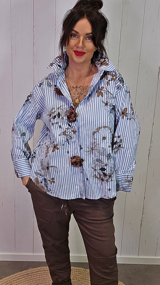 Mina blomsterskjorte