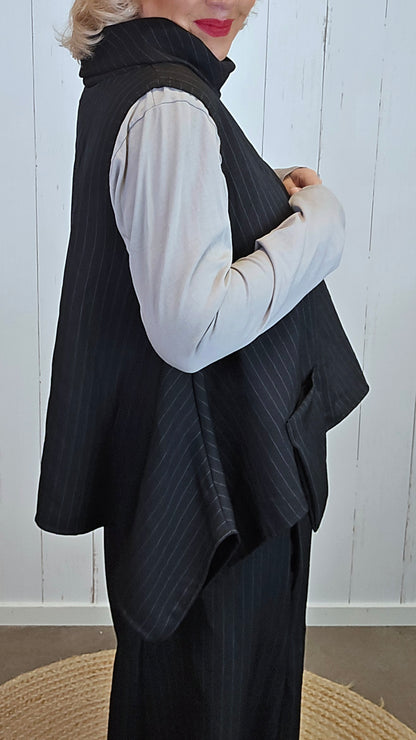 Bella pinstripe vesttopp med høy hals