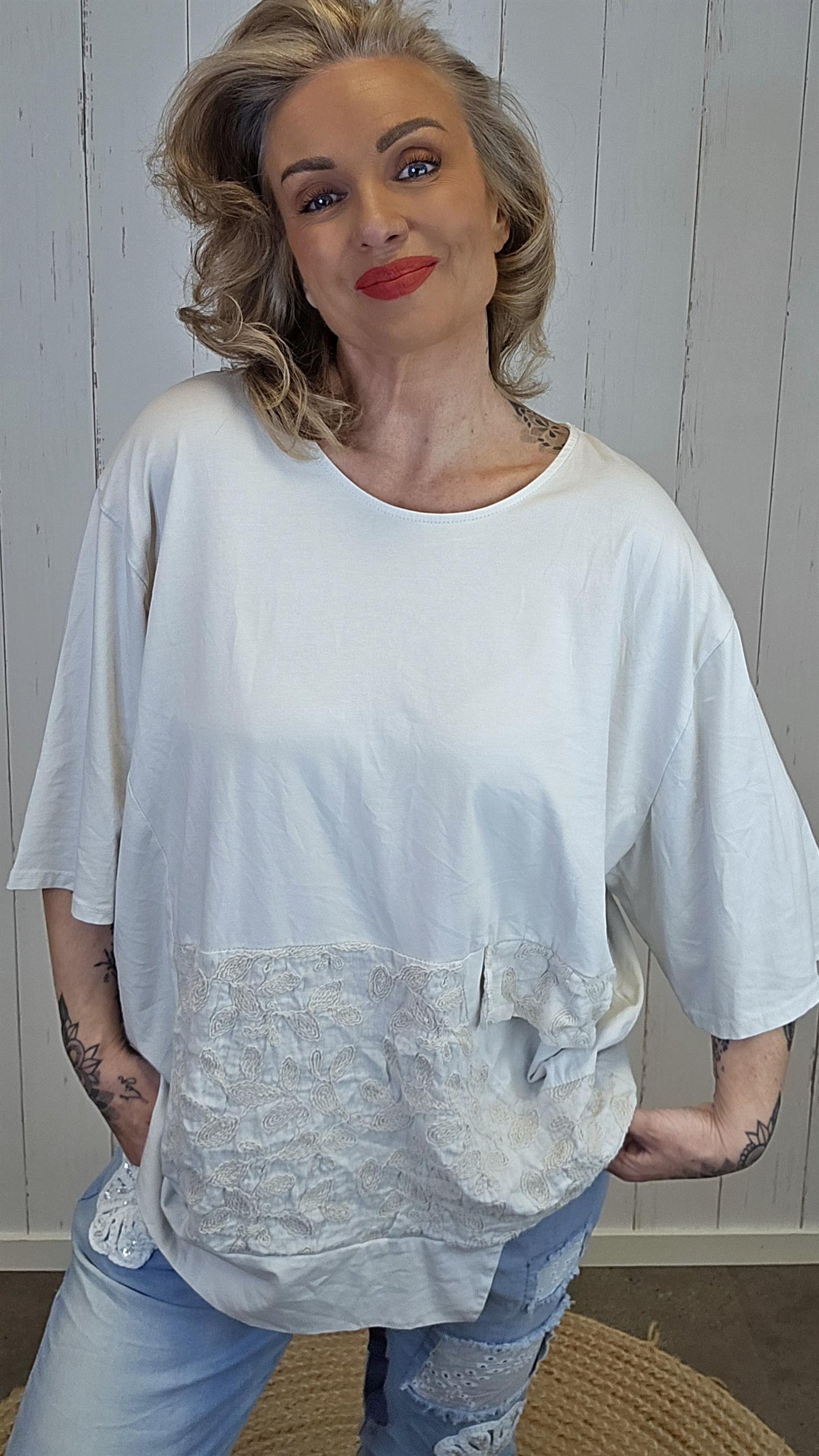 Lene topp med blondepanel beige
