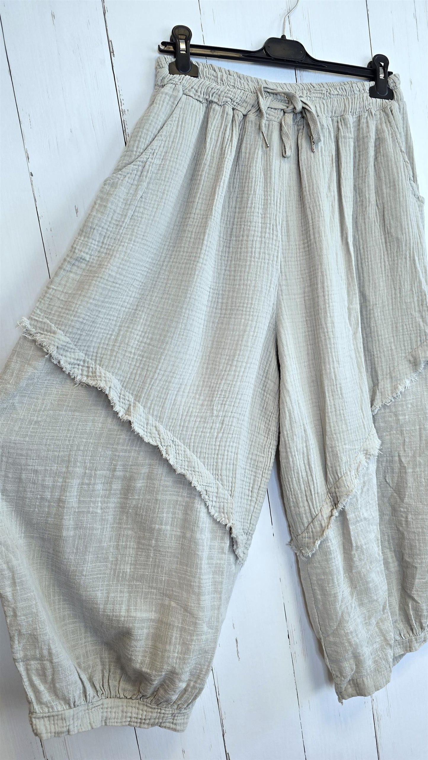 Bomullsbukse med lommedetaljer beige