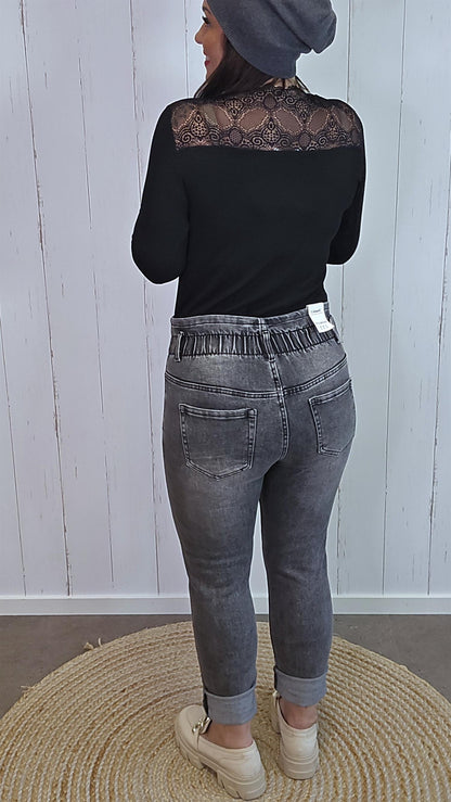 Grå jeans med strikk i livet