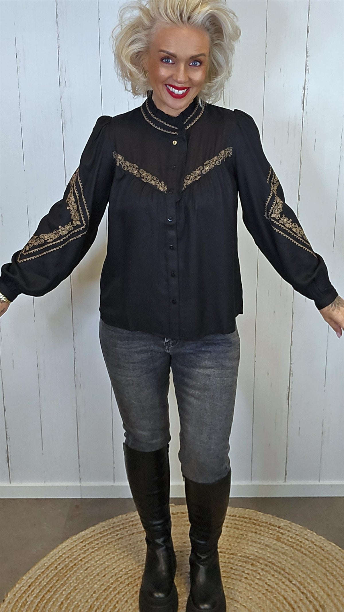 Nathalie brodert skjorte svart