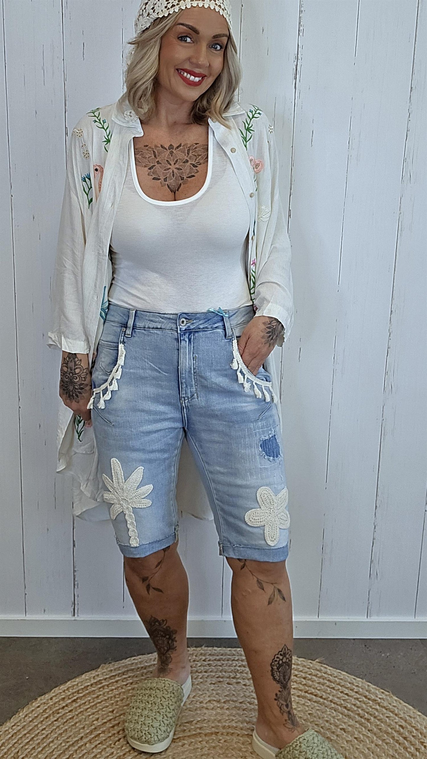 Jesica jeansshorts med hekledetaljer