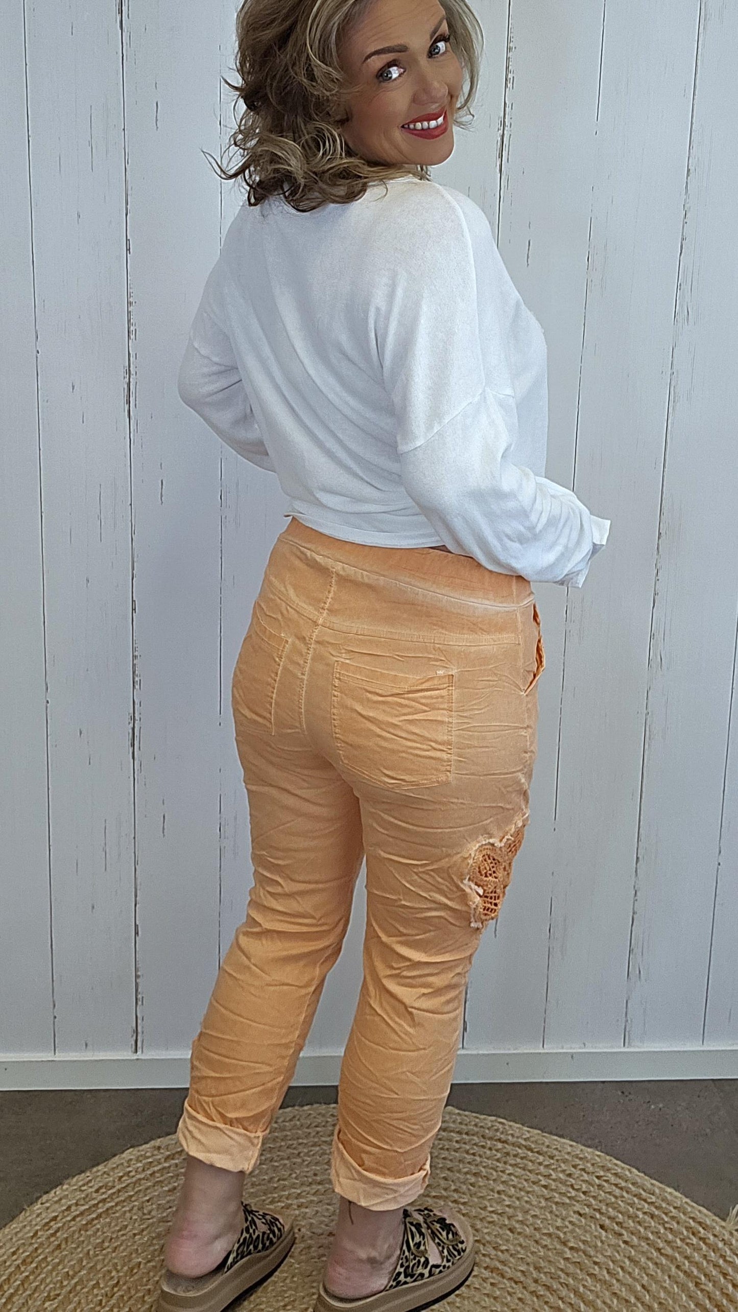 Alma bukse med blomst orange