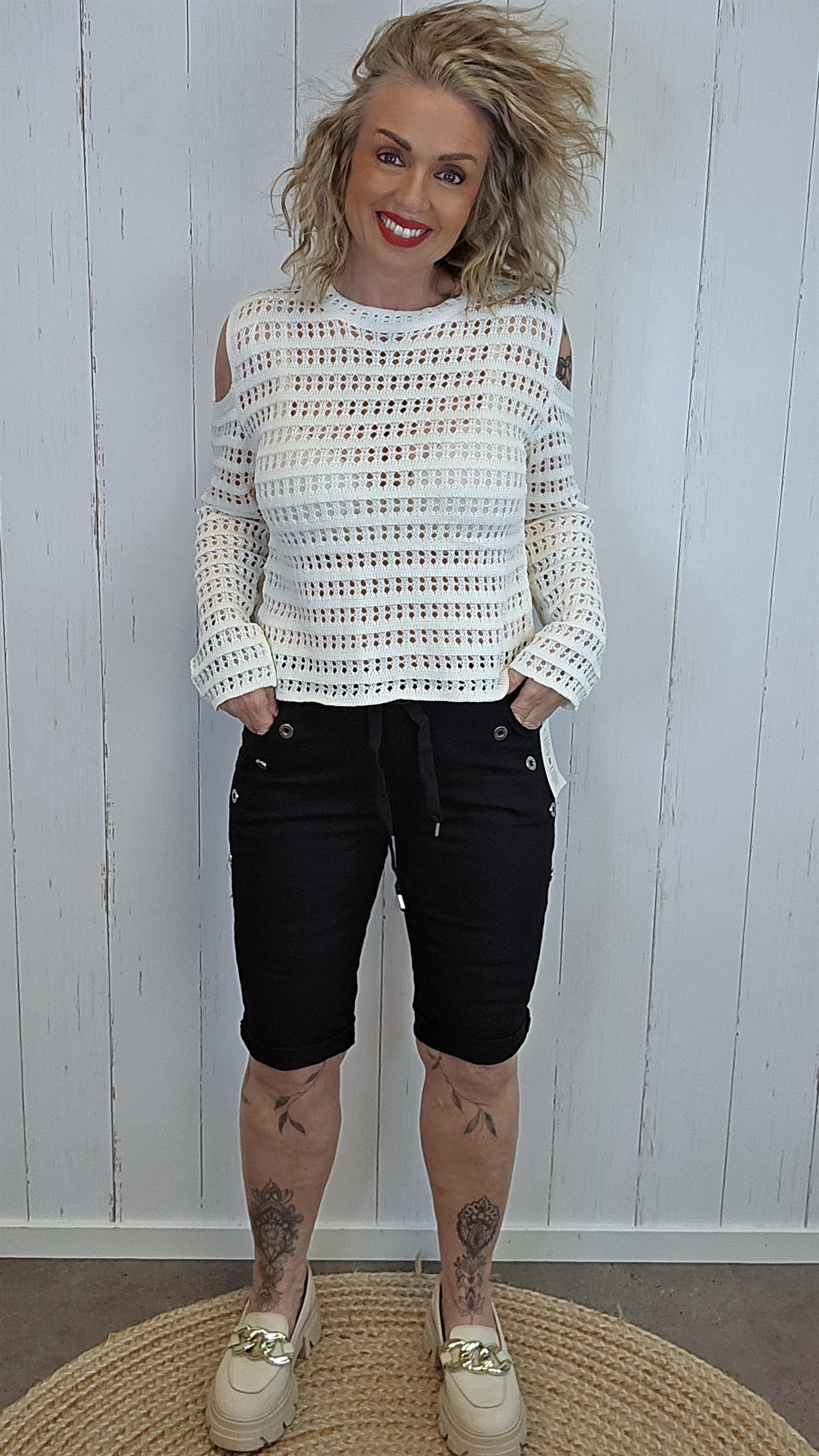 Shorts med knapper og knyting svart