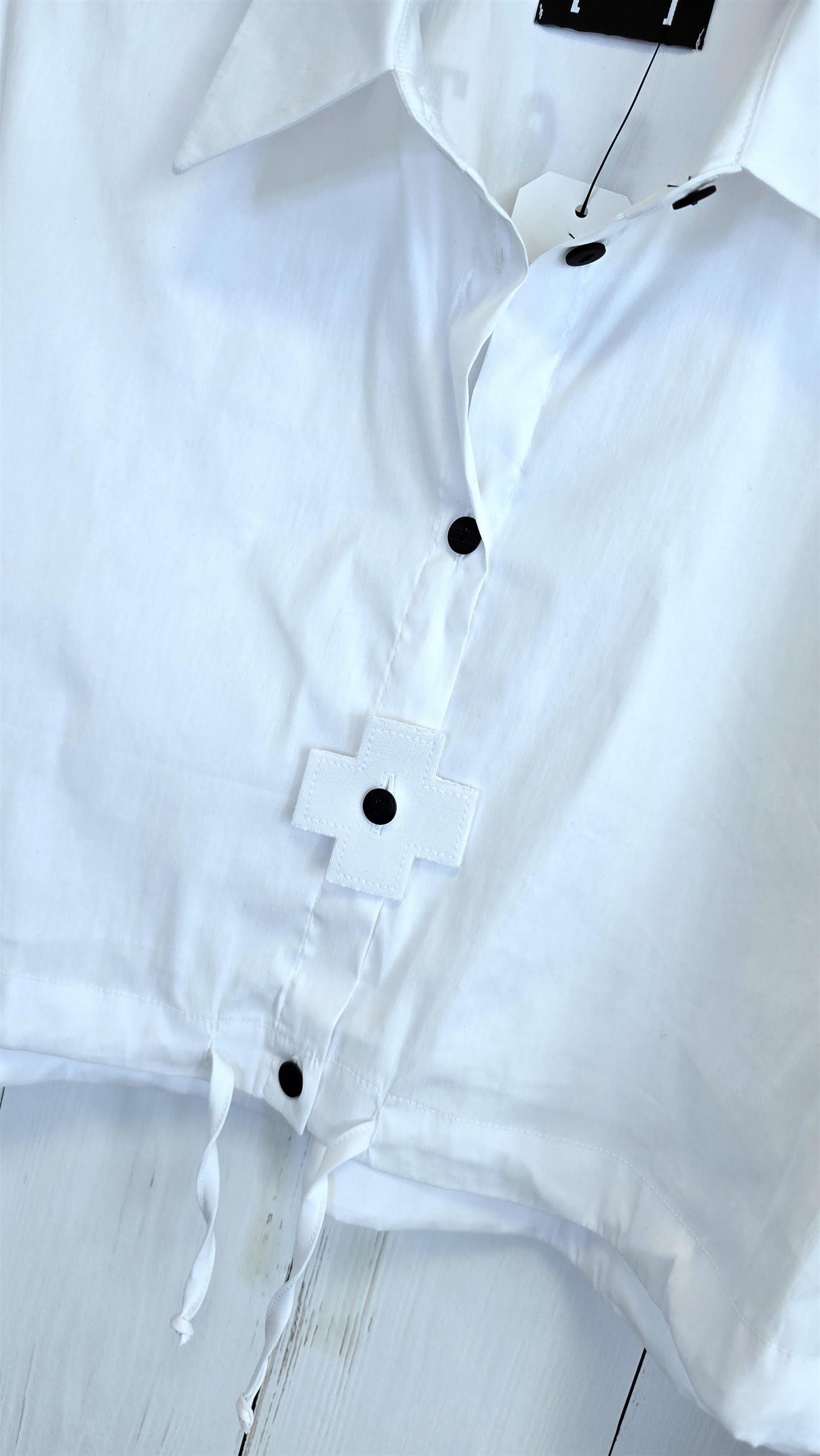 Boxed breeze shirt