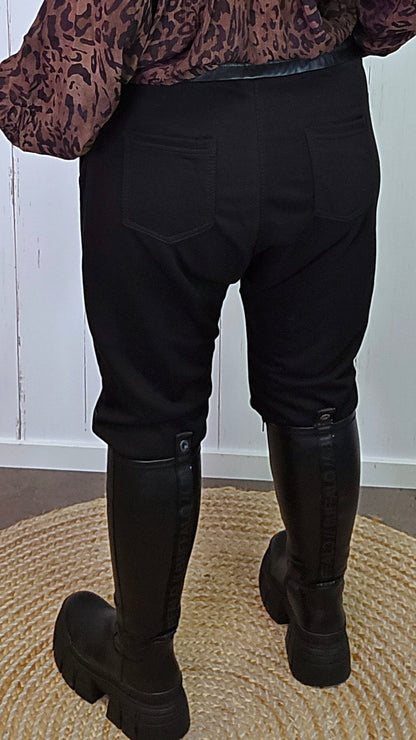 Ellen sort bukse med skinnlook
