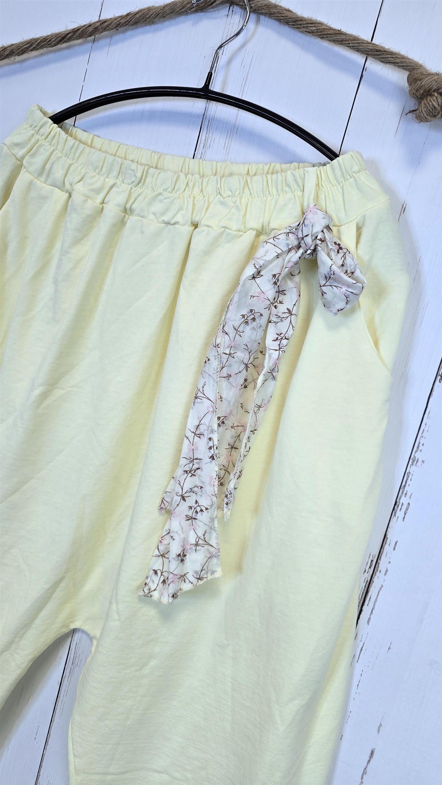 Sara bukse med sløyfedetalj gul